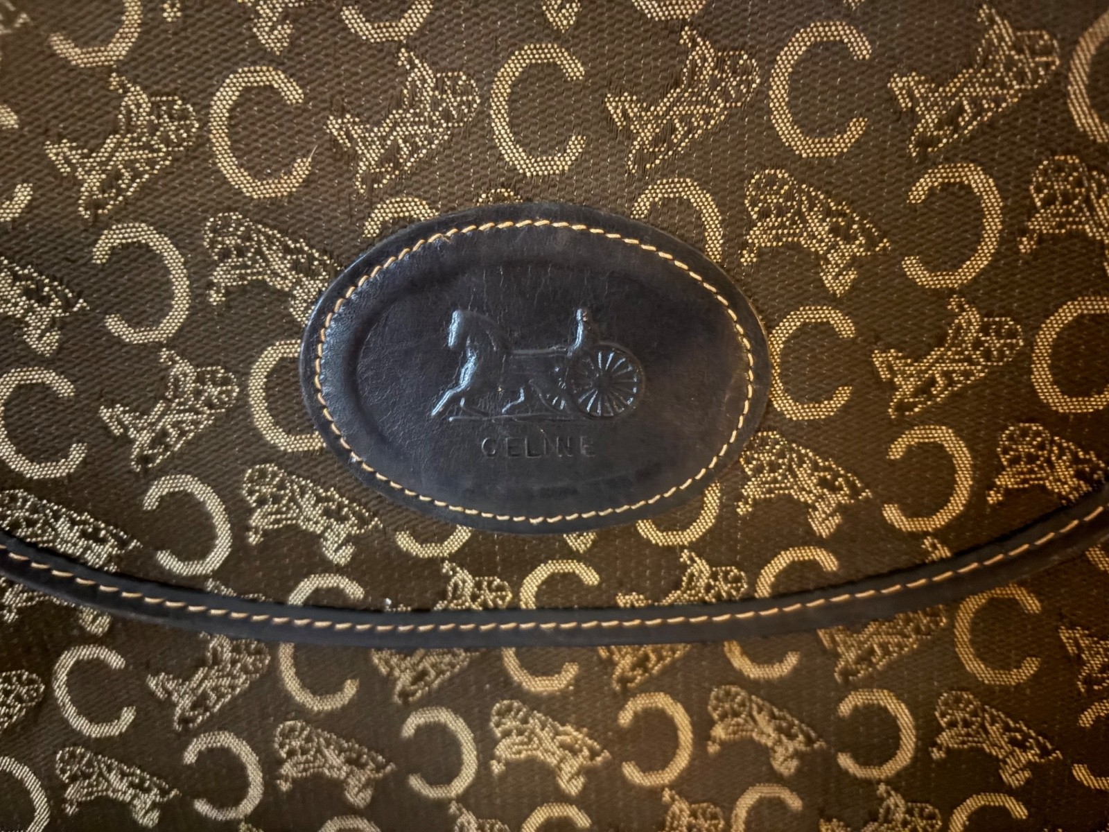 Celine EL450 horse carriage crossbody bag