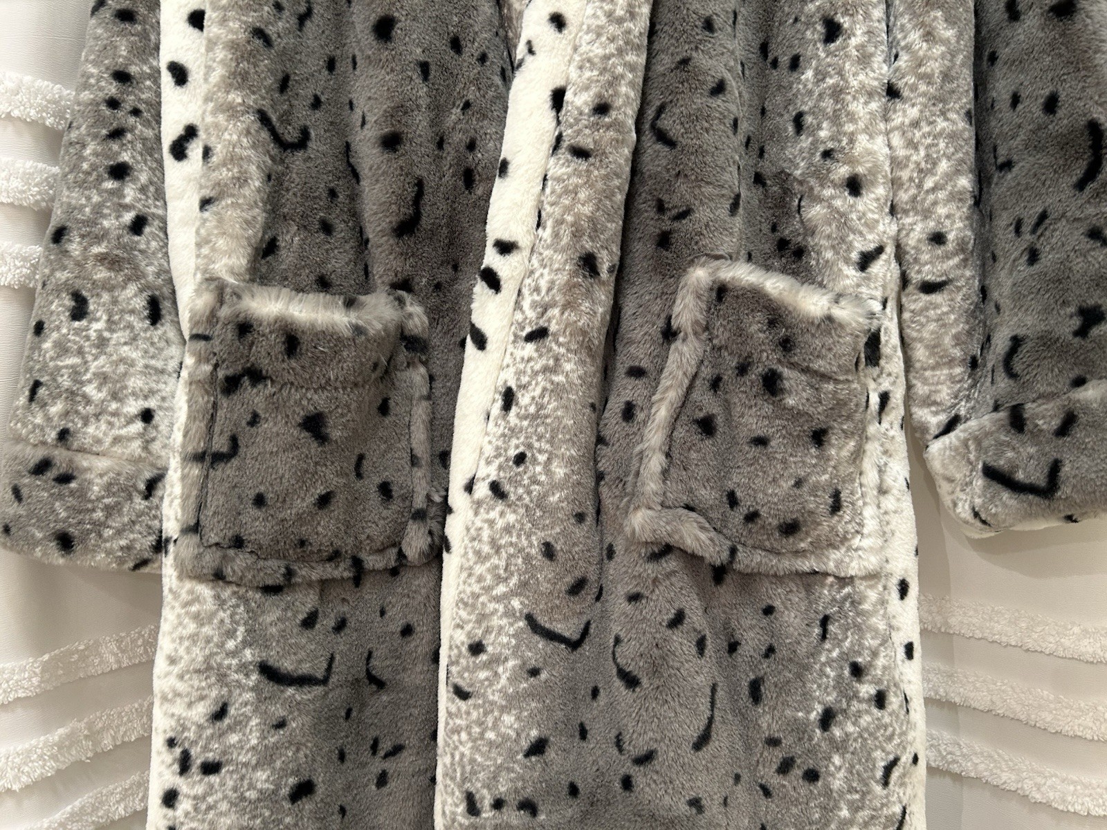 Minky Couture Designer Robe Leopard Plush Belt Unisex M/L Medium Large – GRC