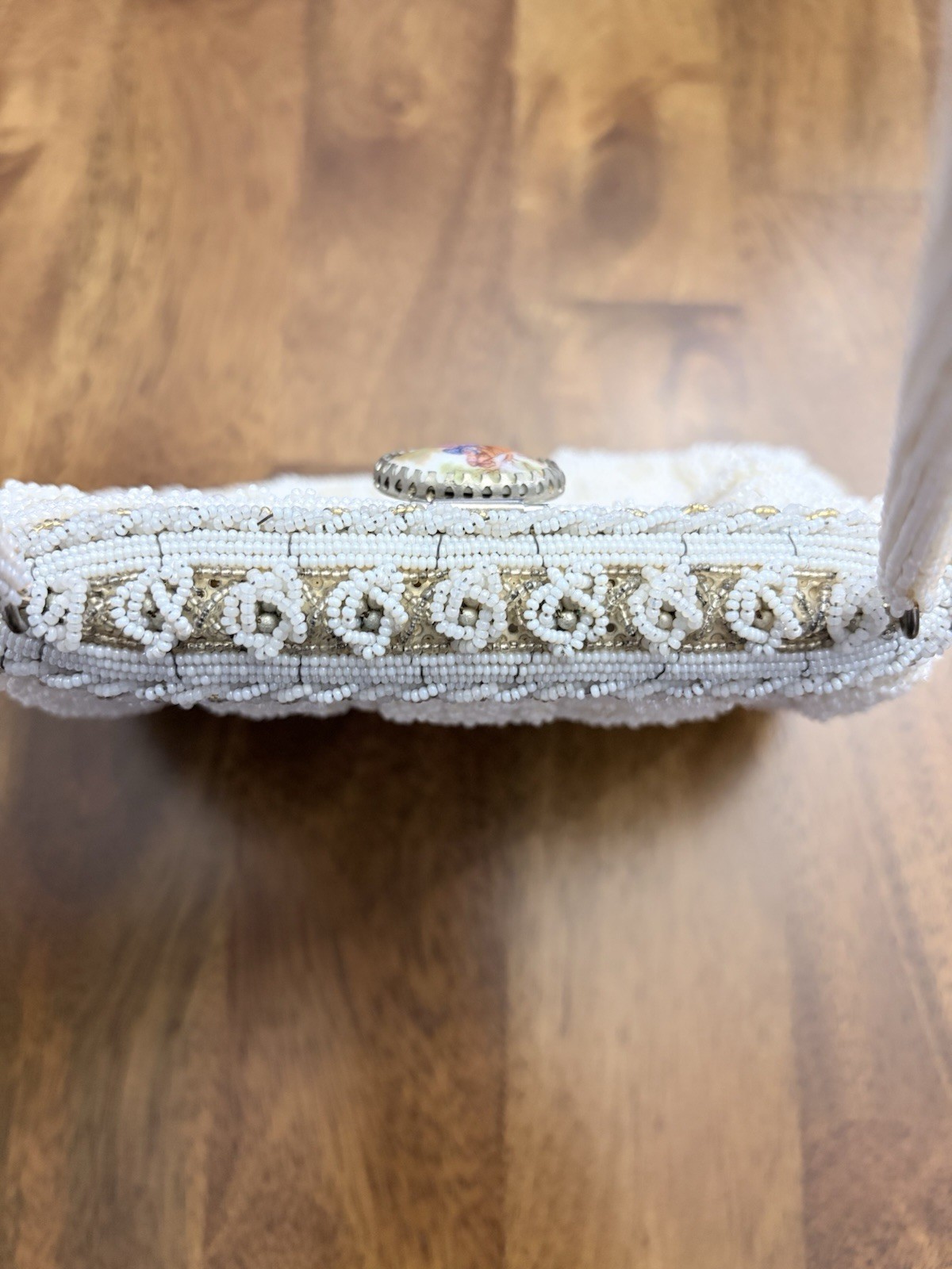 Walborg White Hand Beaded Floral Top Handle Bag Kiss Lock Silver Hardware Lined