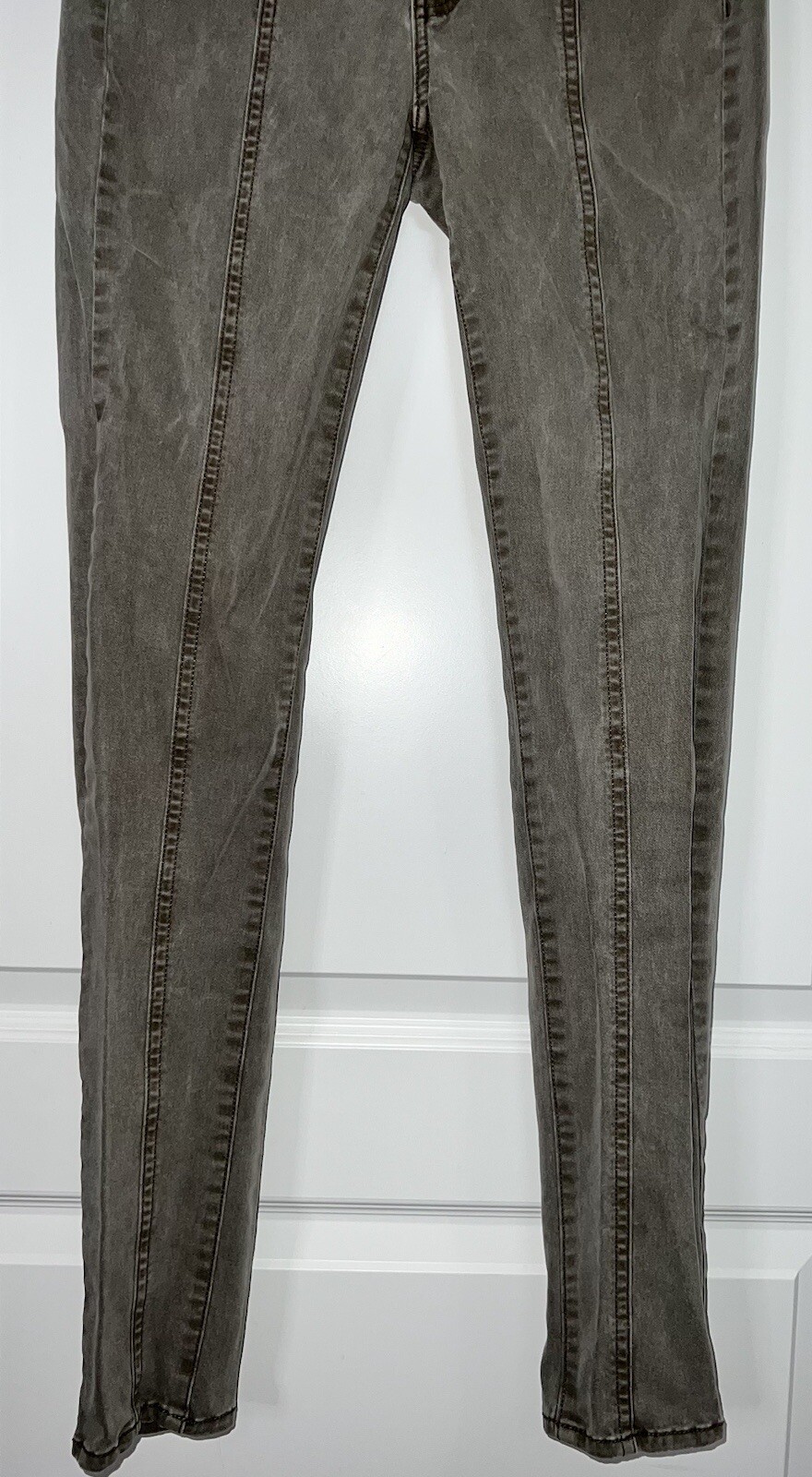 American Eagle Women’s Size 2 Hi Rise Jeans Pants Gray Green