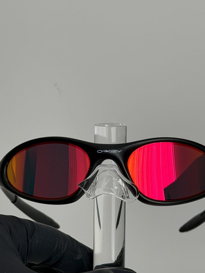 Oakley Minute 1.0 Sunglasses Black Frame Red Lens Y2K Gorpcore Retro