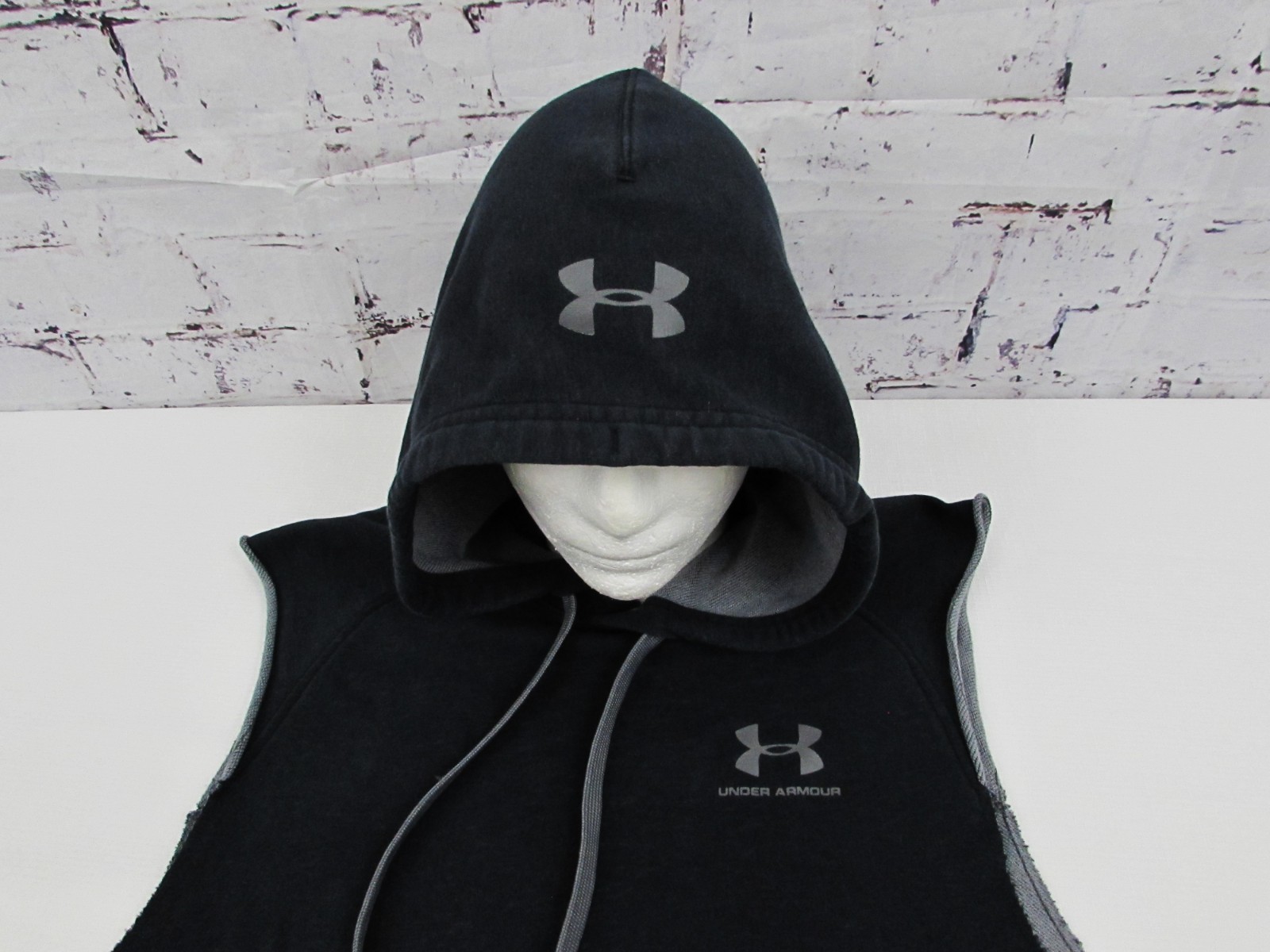 Under Armour Hoodie Mens Large Black Sleeveless Pullover Vest Kangaroo Pocket