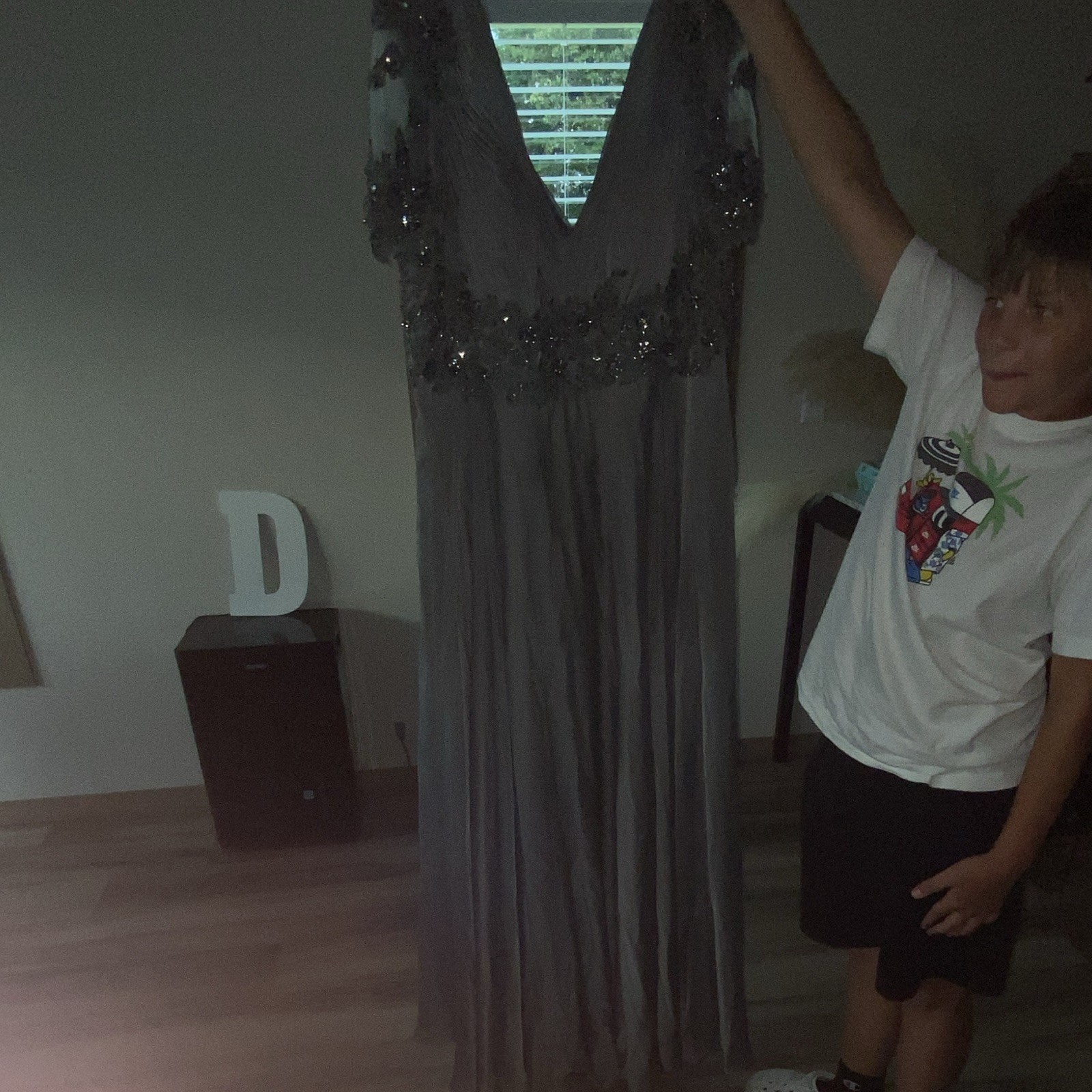 Women’s Gray Long Formal Gown Size 14 V-Neck Cap Sleeve Beaded Sequin