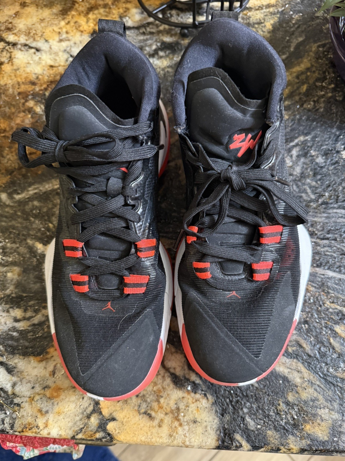 Black And Red Jordan’s Size 8 Men’s