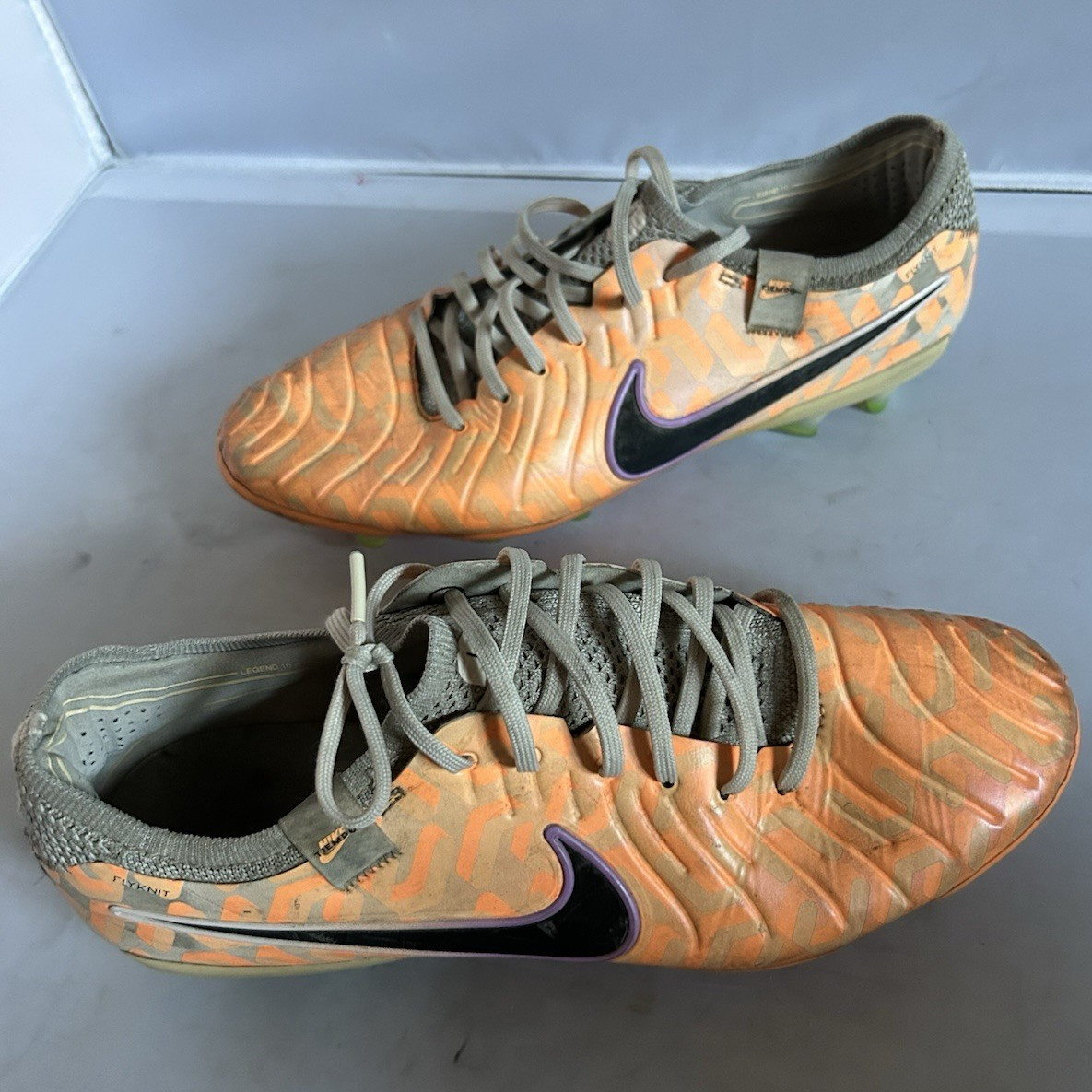 Nike Men’s Low Top Lace-Up Athletic Soccer cleat Orange/Gray/Black Camo size 9.5