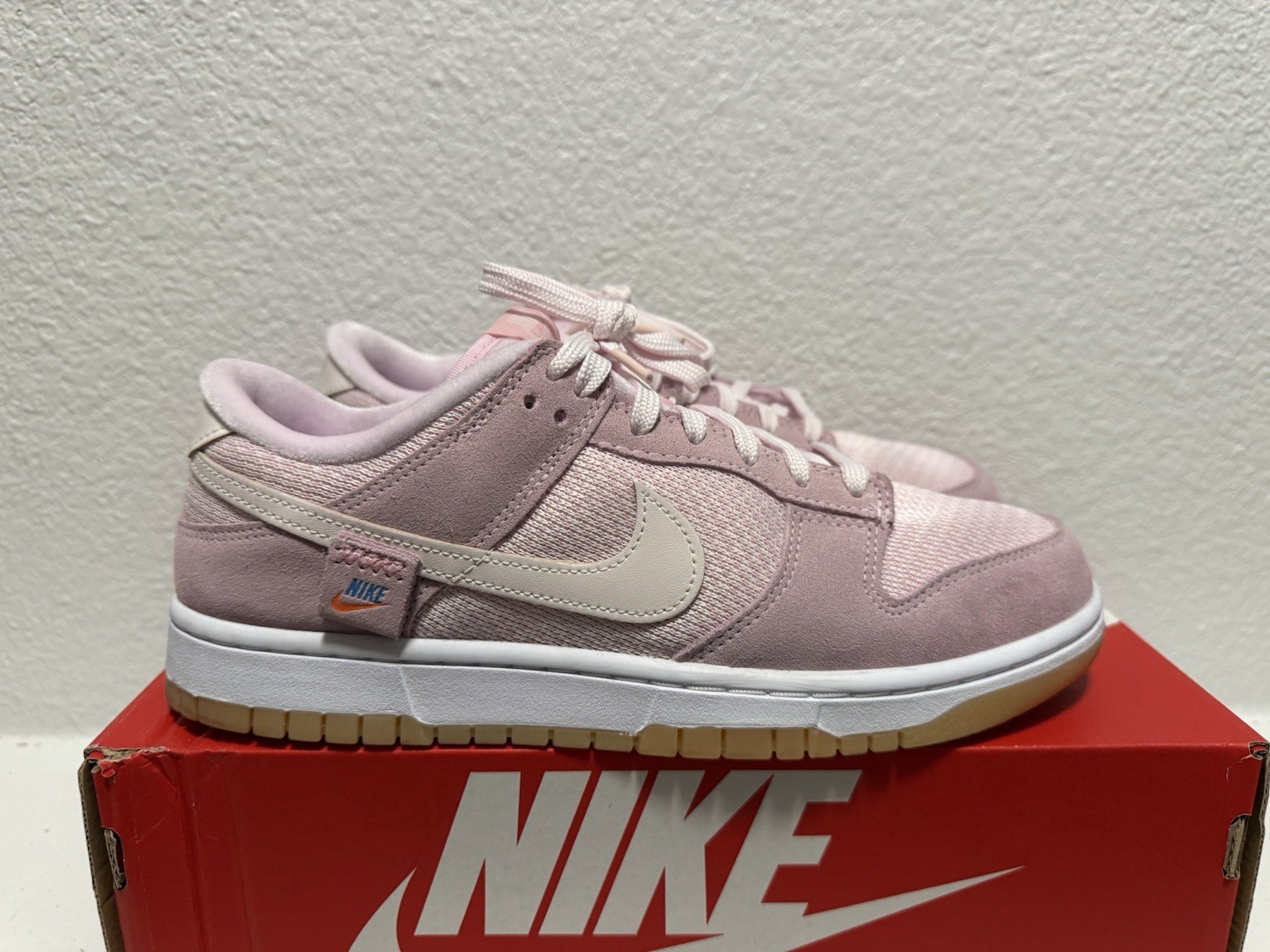 Nike Dunk Low Teddy Bear Light Soft Pink Size 10.5W/9M DZ5318-640 Pre-Owned