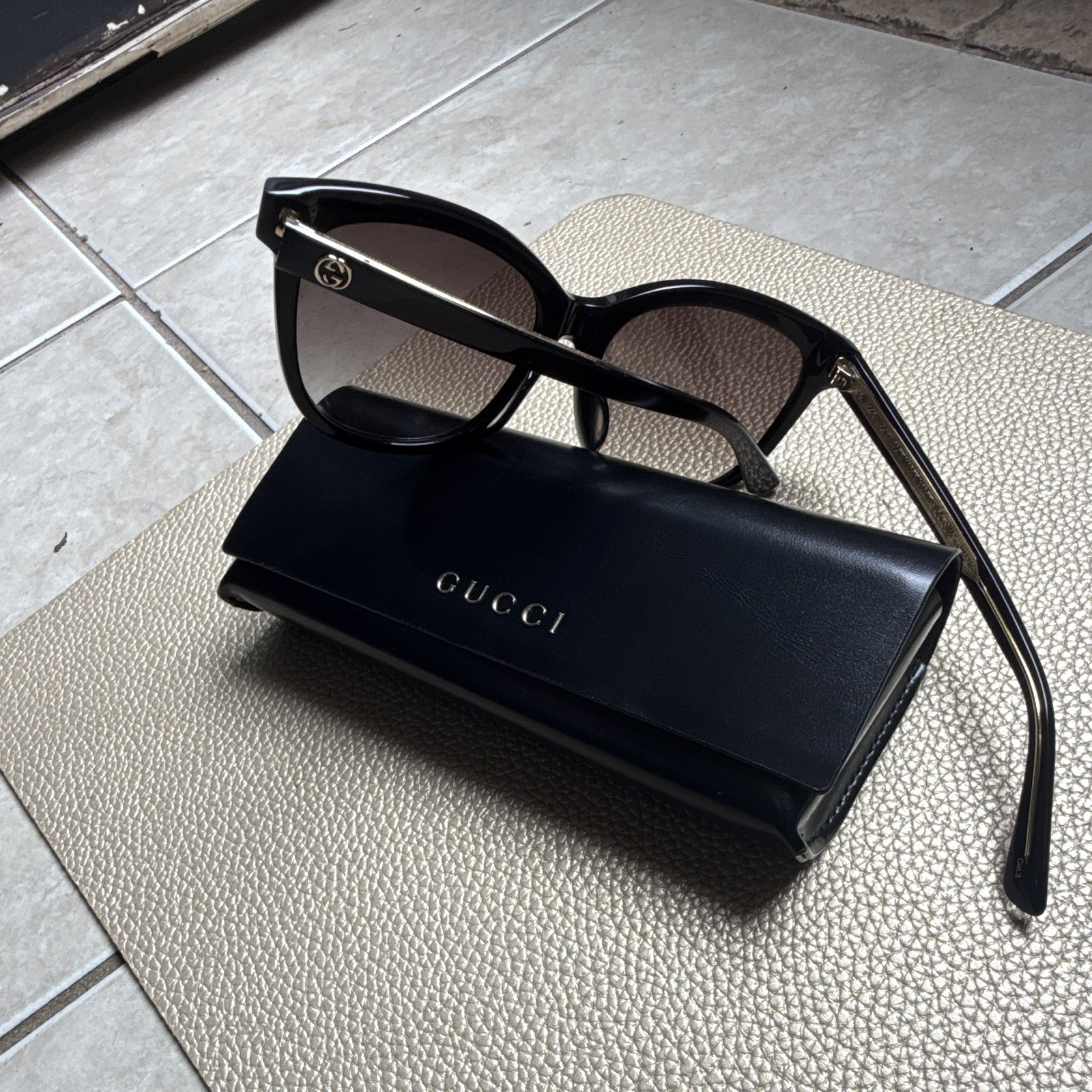 Gucci Oversized Square Sunglasses Black Plastic Frame Gray Gradient Lens Case
