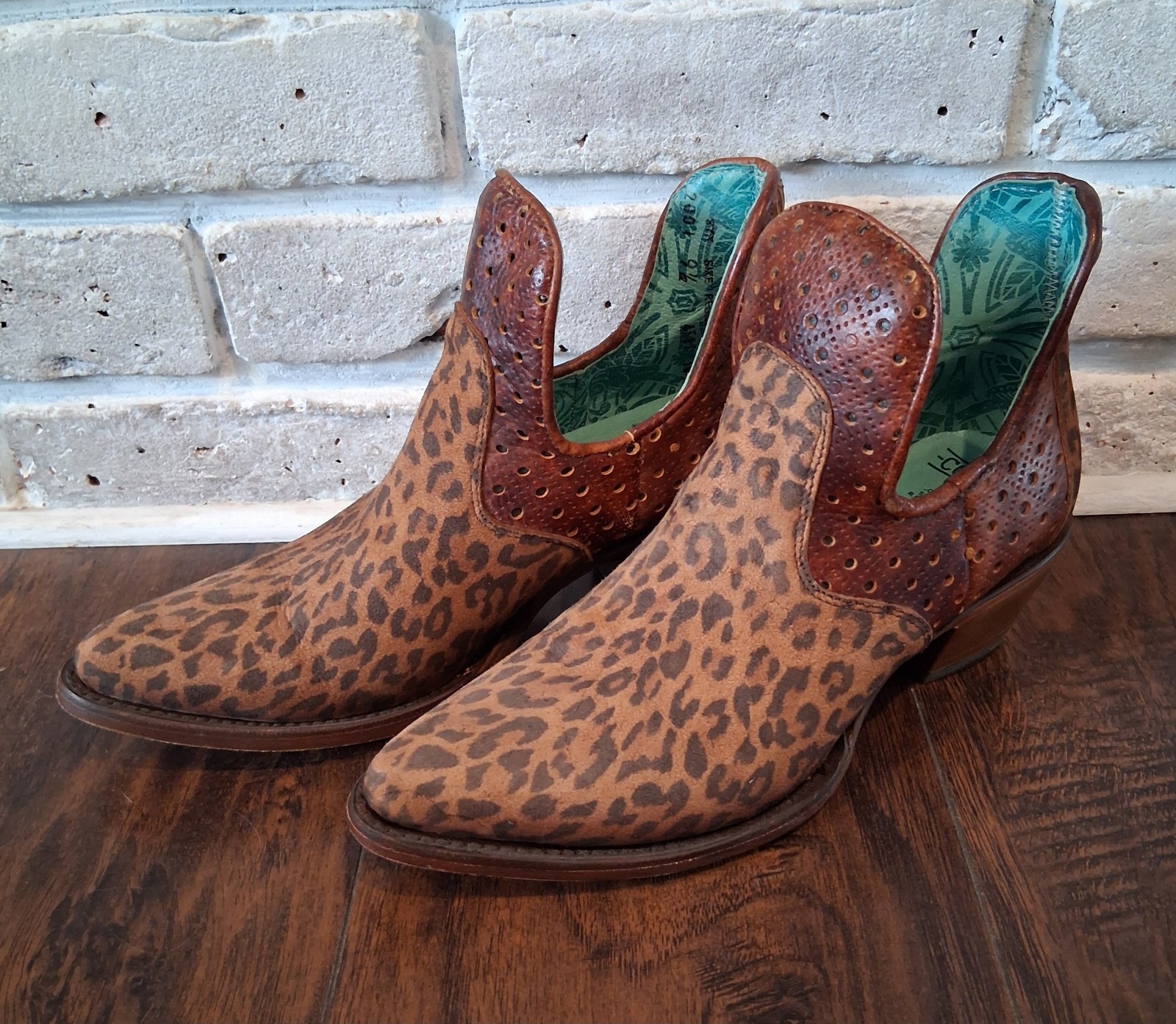 Corral Womens Leopard Print Leather Western Ankle Boots Size 9.5 B Z2001