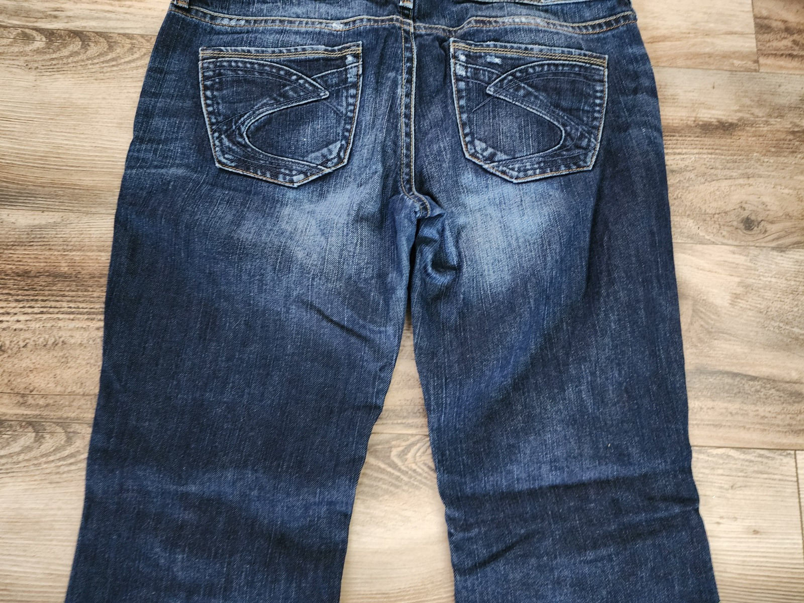 Silver Jeans Eden Flare Womens Jeans | Dark Wash Distressed | sz 31/33