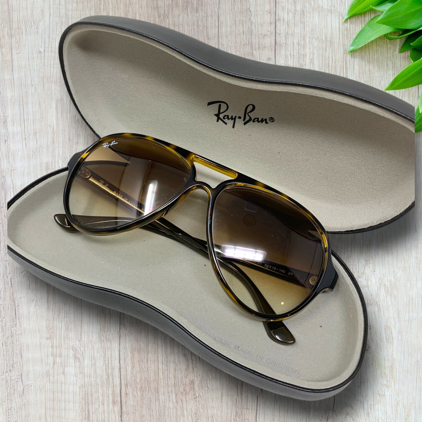 Ray-Ban RB4125 Cats 5000 Aviator Tortoise Sunglasses 710/51 59mm Italy Case Box