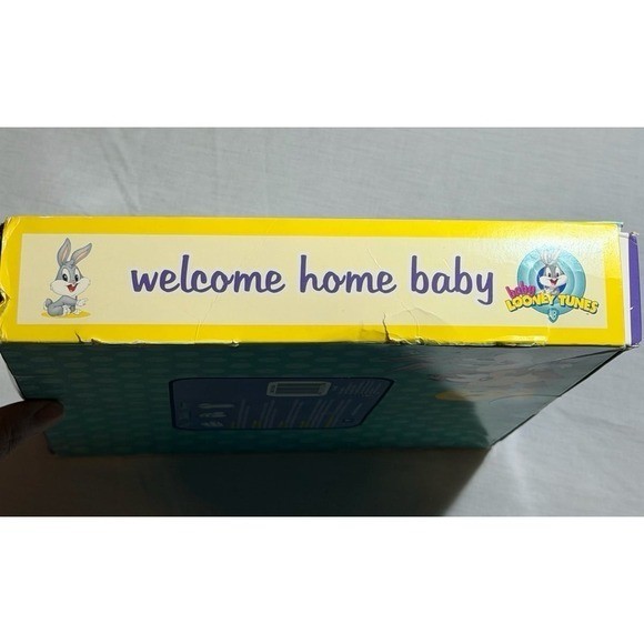 New Vintage Looney Tunes baby gift 3 piece set. Tweety bird. Creeper, booties