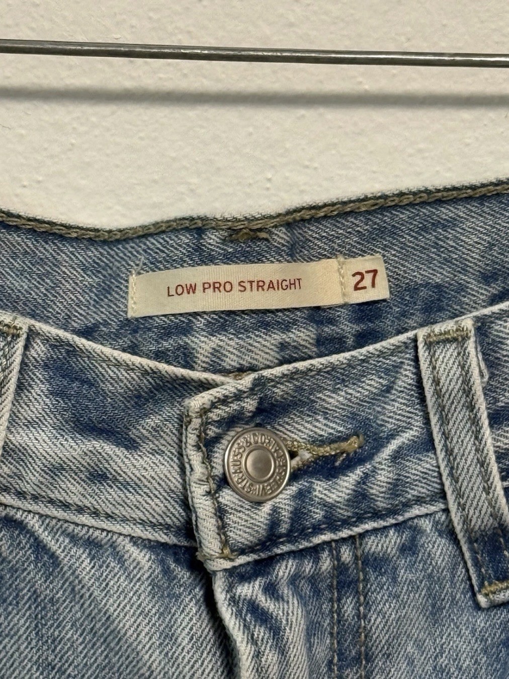 Levi’s Low Pro Straight Jeans Womens – Size 27 Light Wash Denim Blue WaterLess