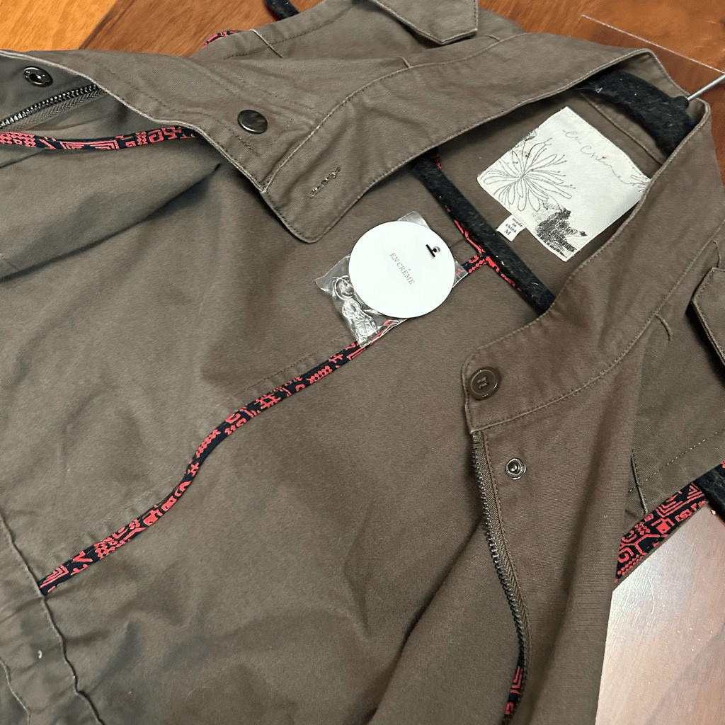 En Creme olive cargo vest with multi colored pocket size medium NWT