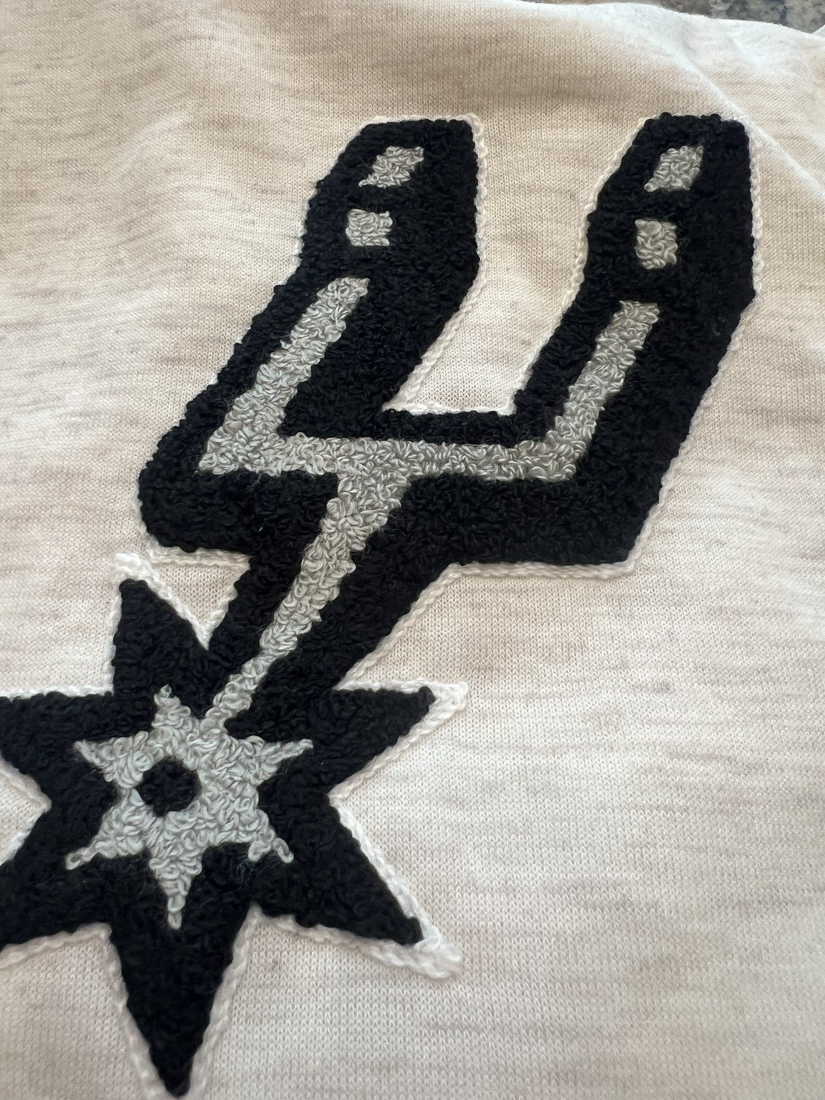 San Antonio Spurs sweatshirt Size X-LARGE super nice . NWT READ ABOUT
