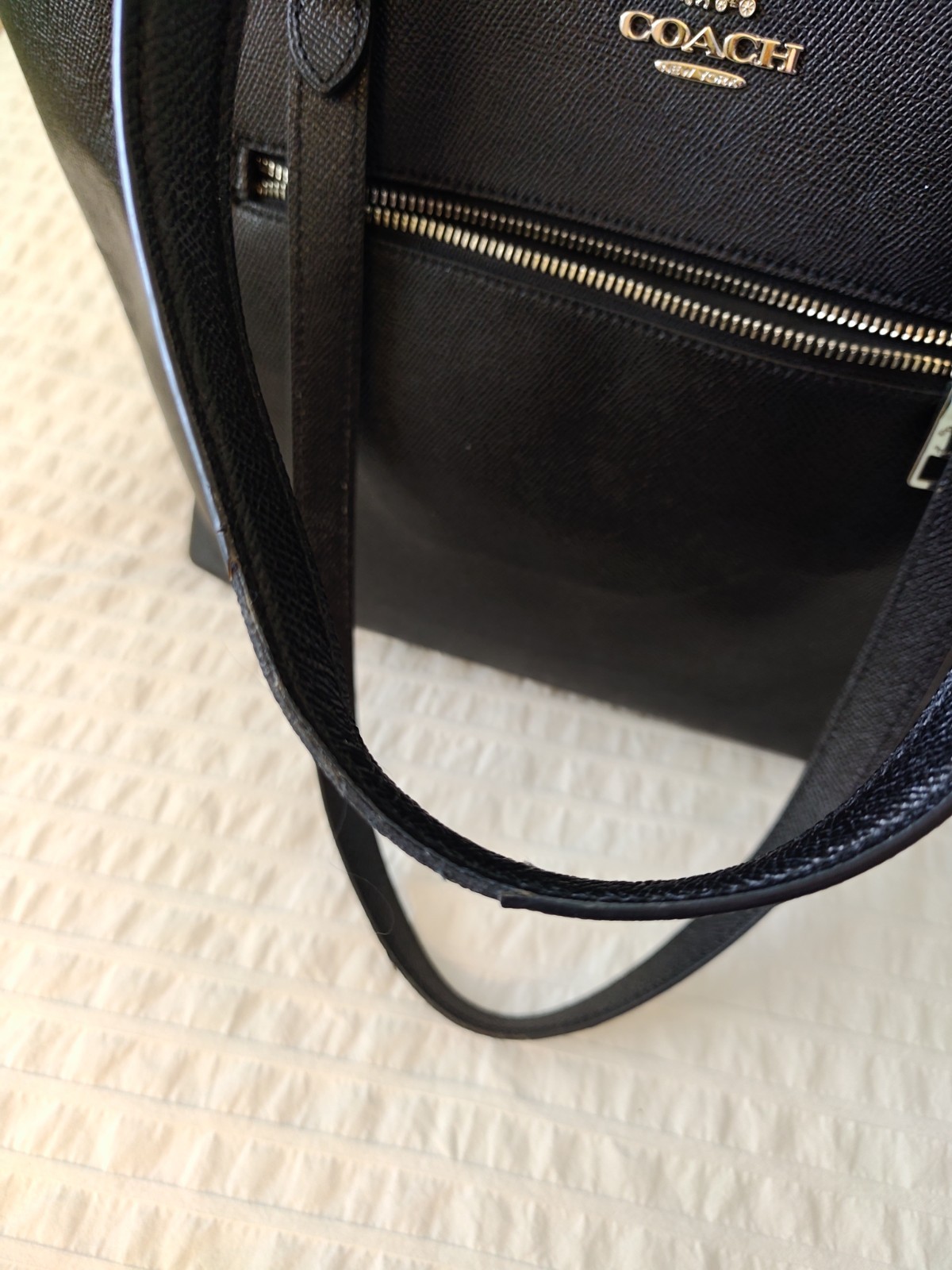 Coach Large Crossgrain Leather Tote for Women – Black (F79608)