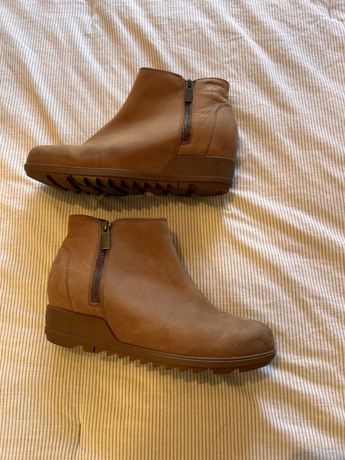 SOREL Evie II Waterproof Bootie Womens 10.5 Zipper Leather Ankle Tan