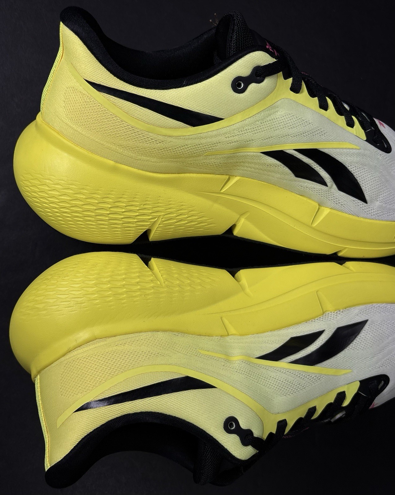 Reebok Zignition Electric Yellow Black Mens Size 9 Max Cushion Running Shoes