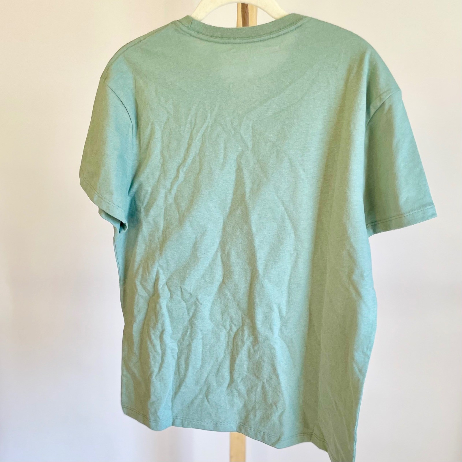 Richard Scarry Busy World Sage Green Winter Graphic T-Shirt Women’s Medium NEW