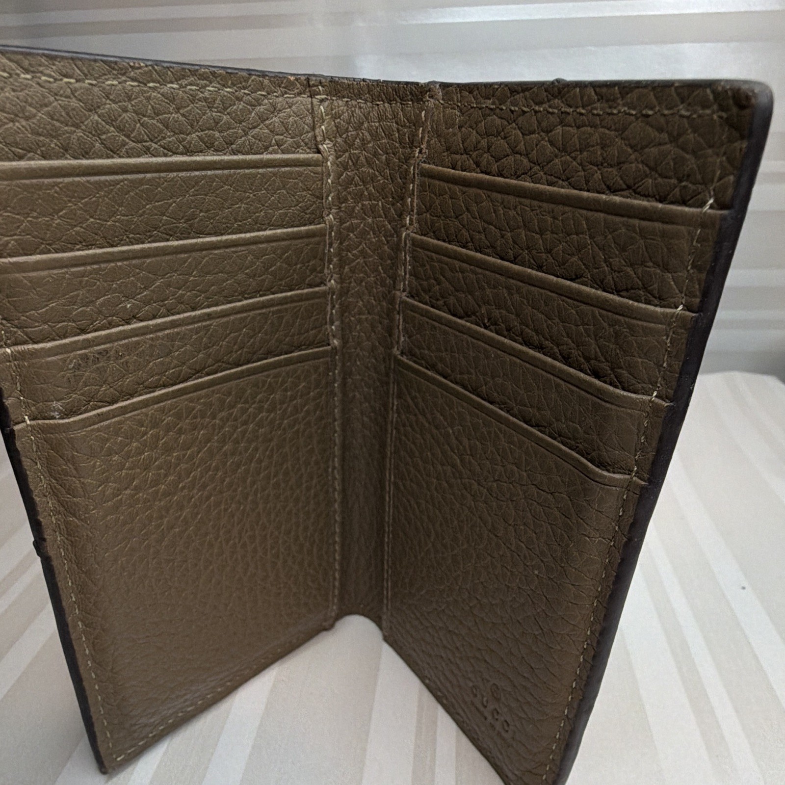 Gucci Men’s Brown Logo Bifold Wallet w/ Credit Card Feature Made in Italy
