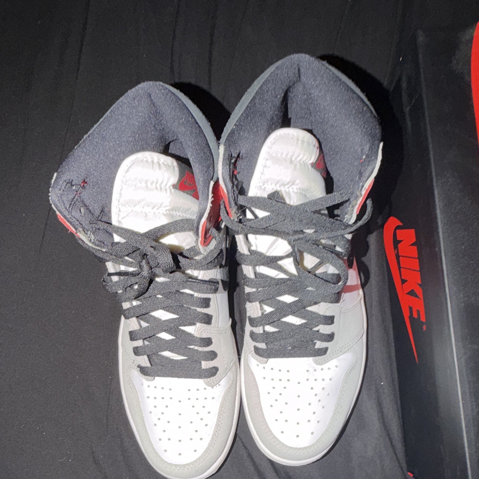 Air Jordan retro 1 ‘Smoke Gray’ sz 9.5