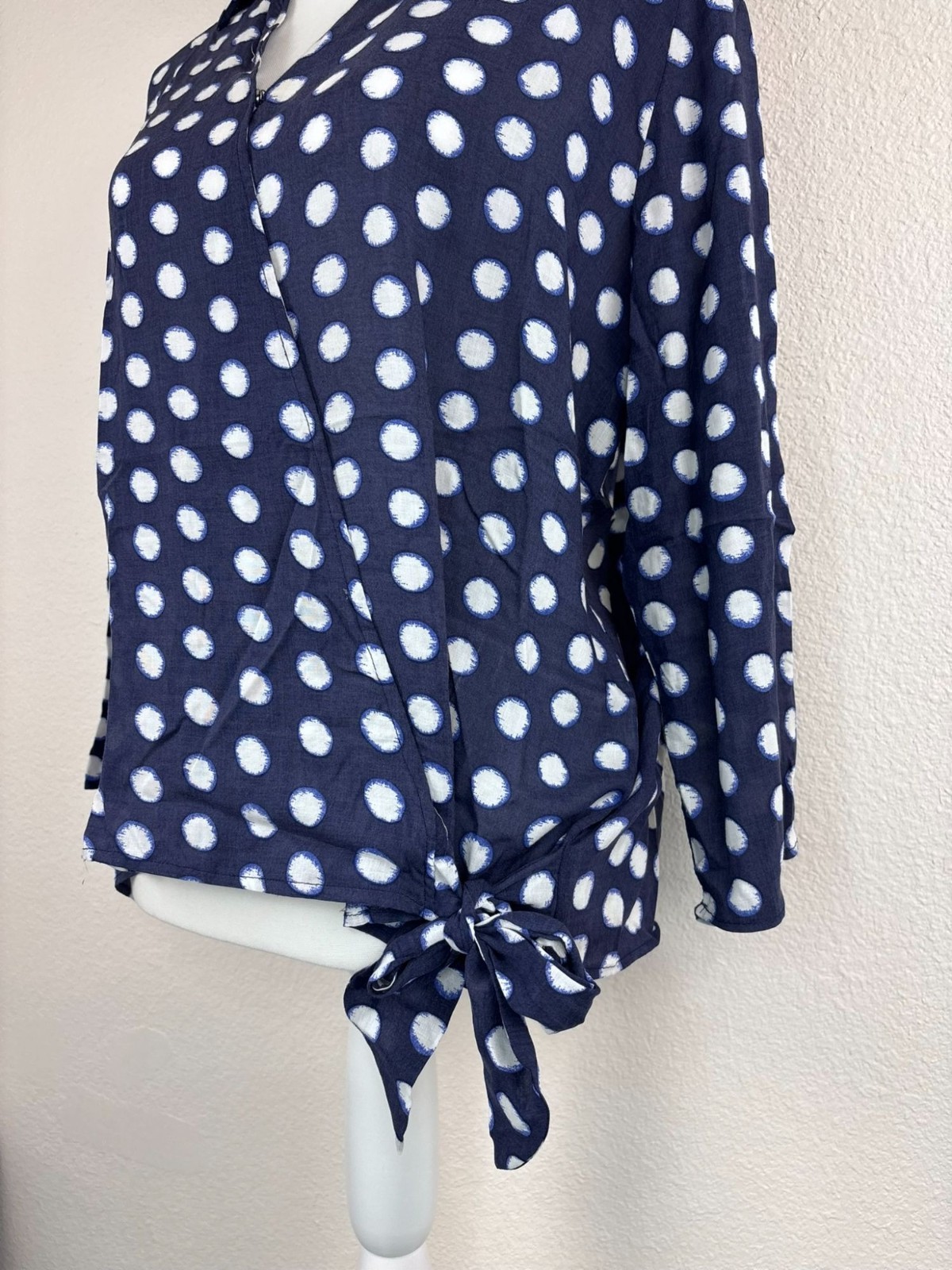 Mac Dougal & Houston medium navy dot side tie 3/4 sleeve collared wrap blouse