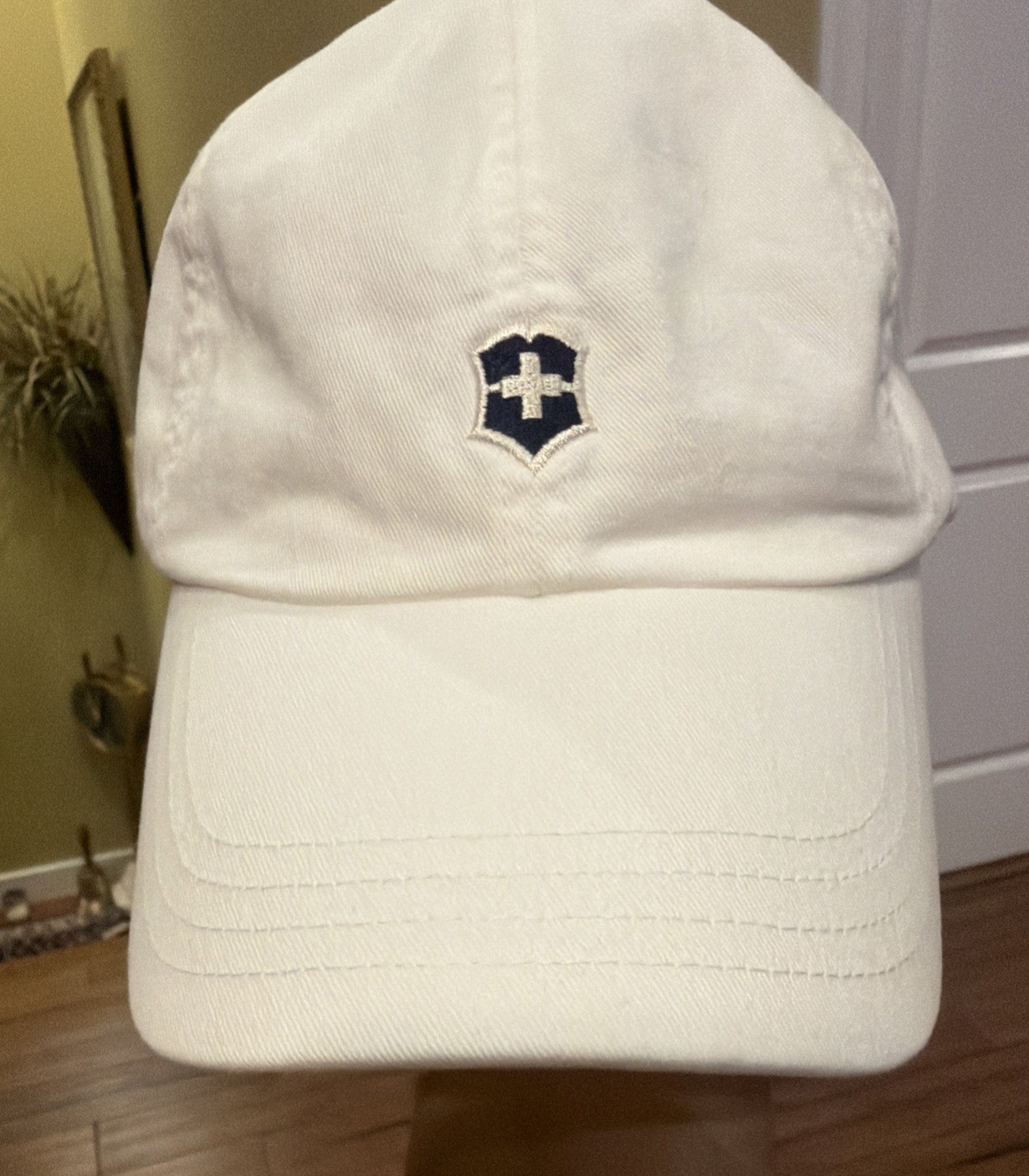 VICTORINOX Cotton Dad’s Hat White Adjustable Size Medium