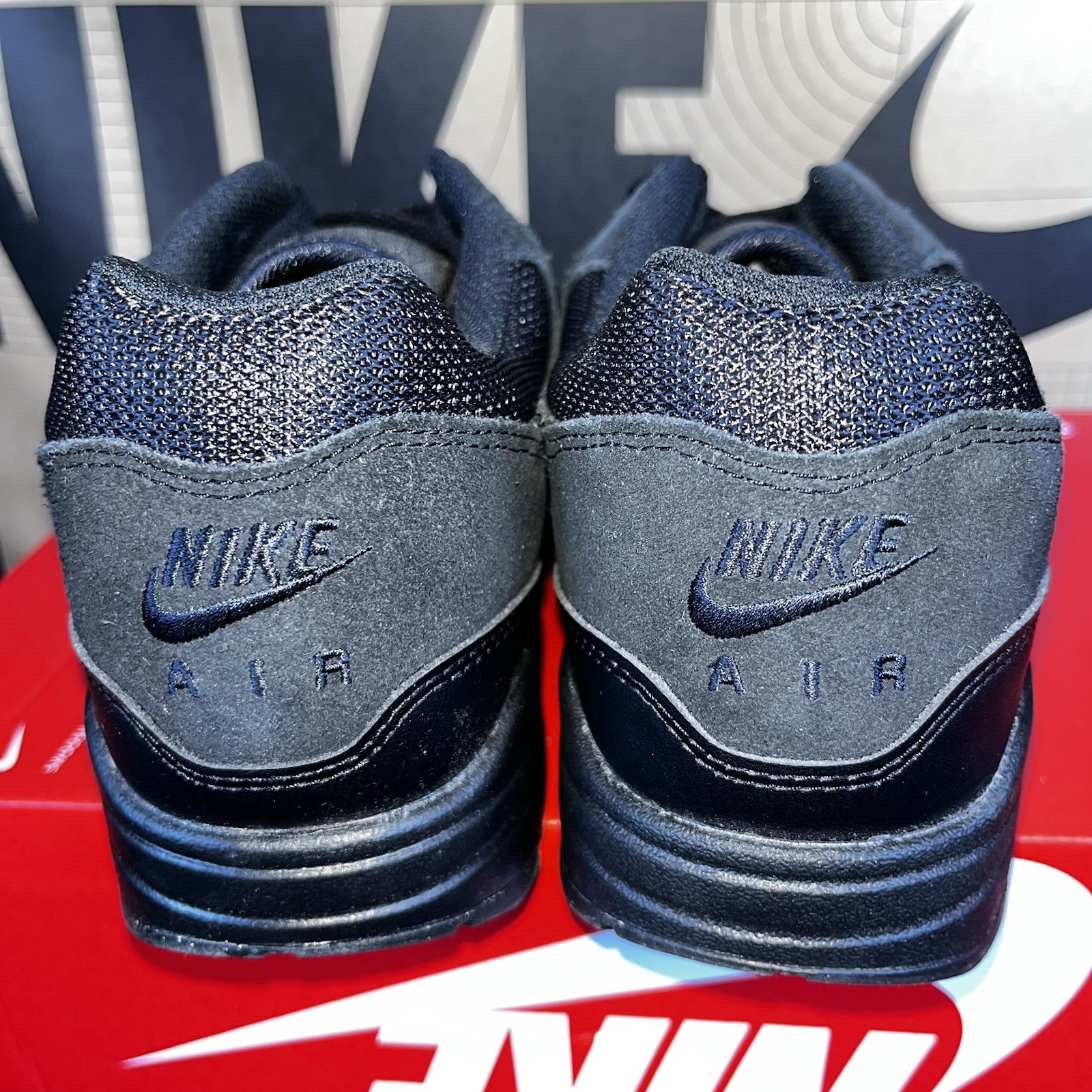 NEW Nike Air Max 1 ESS Triple Black Anthracite NBY FZ5808-006 Men’s Size 9.5