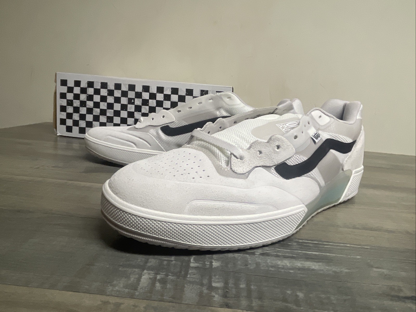 Vans AVE 2.0 White/Black/Blue Skateboarding Skate Shoes Sneakers Men’s Size 12