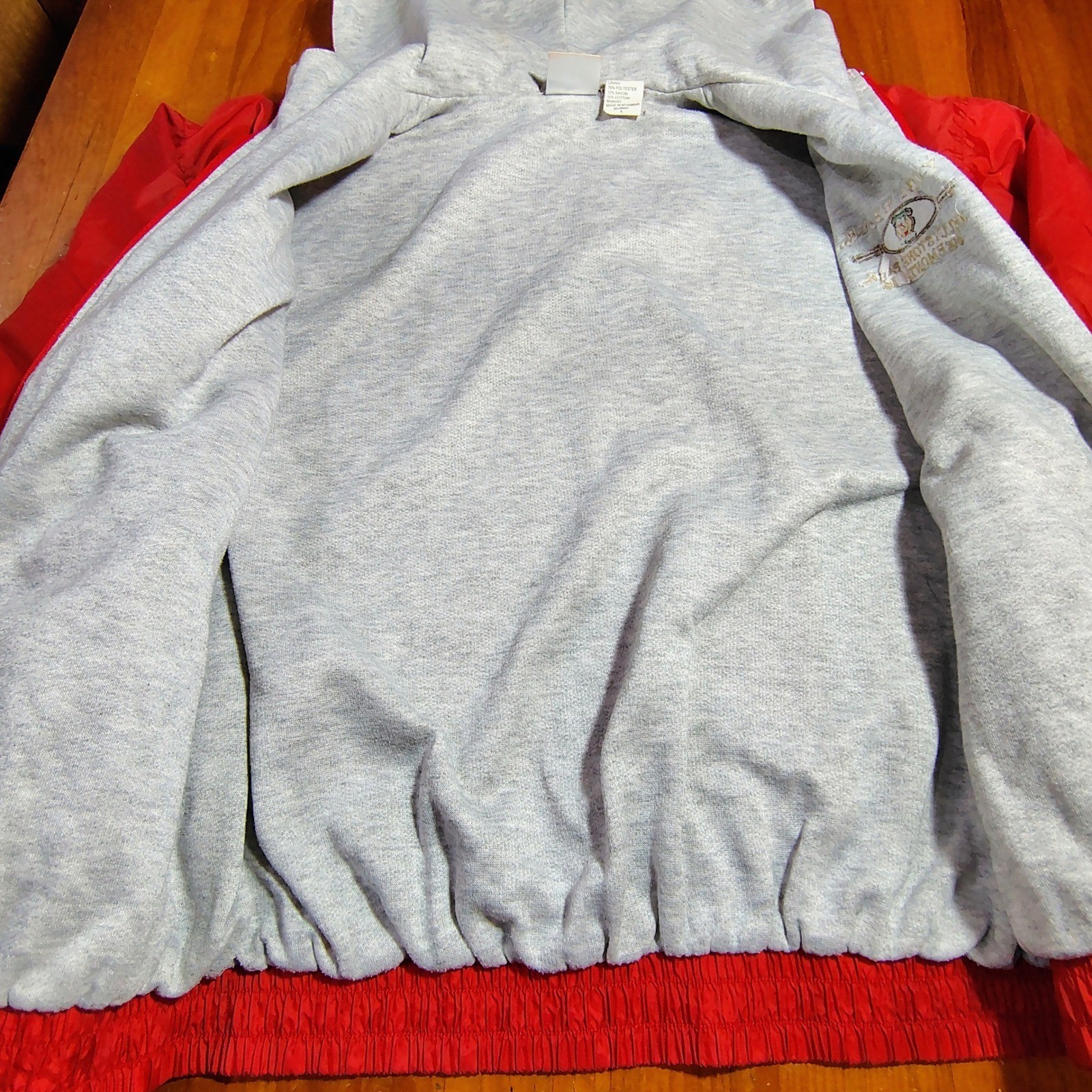 vintage Yogi Bear Jellystone Park Indiana Red Nylon Hooded Windbreaker Jacket