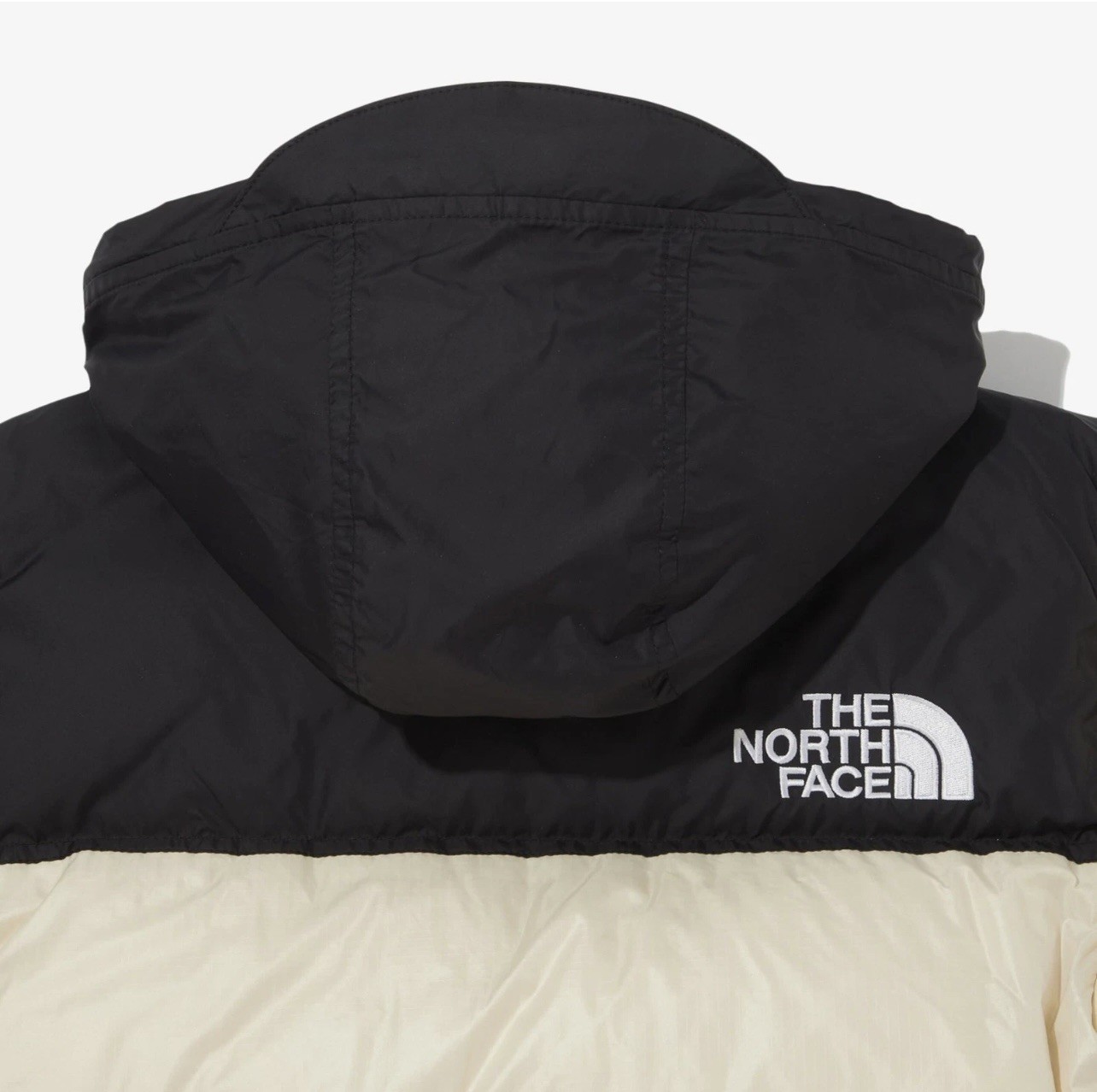 The North Face 700 Nuptse Puffer Jacket – Creme/Black – Brand New Size Small
