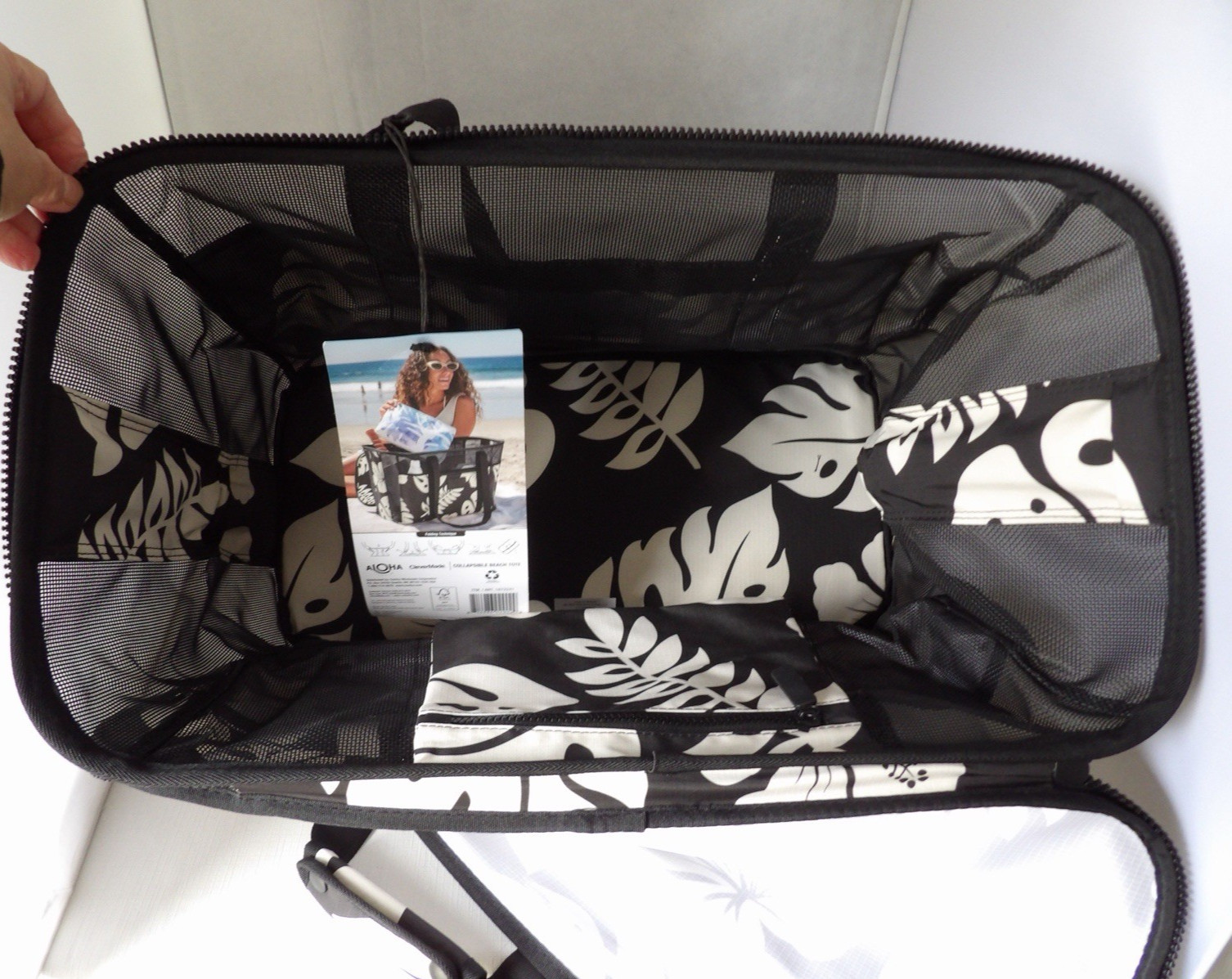 NWT Authentic ALOHA COLLECTION CLEVERMADE Beige, Black Collapsible Beach Tote