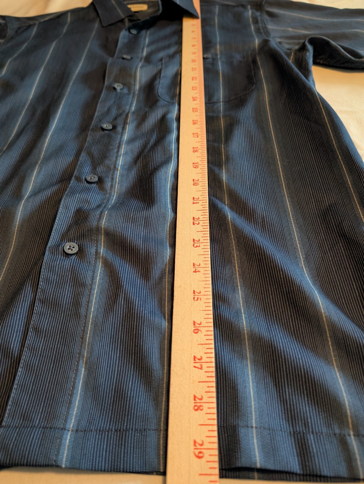 Haggar Men’s Short Sleeve Navy Button Up Polyester Shirt Size M