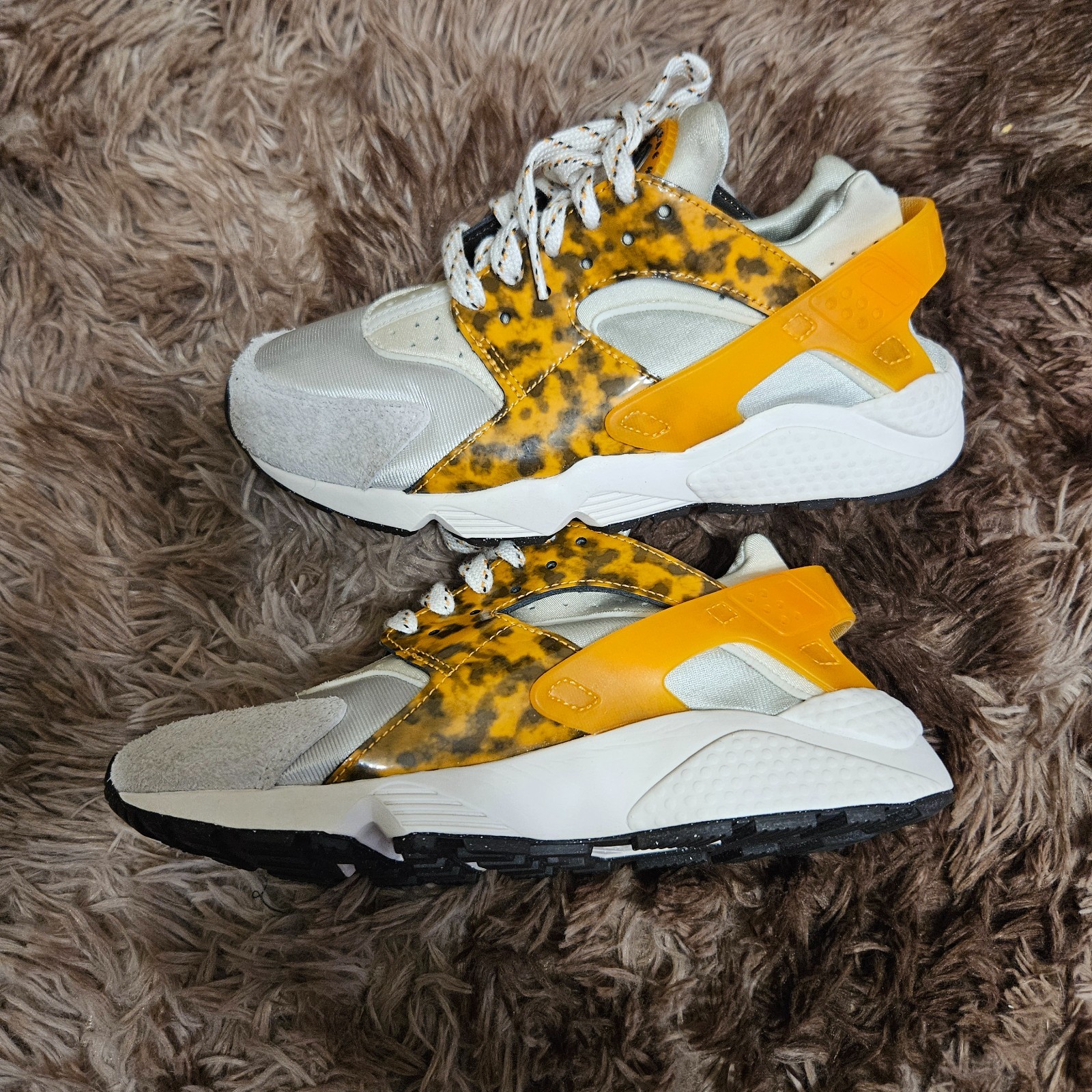Nike Air Huarache “Tortoise Shell” Phantom-Light Curry Womens 7.5 DQ9317-001