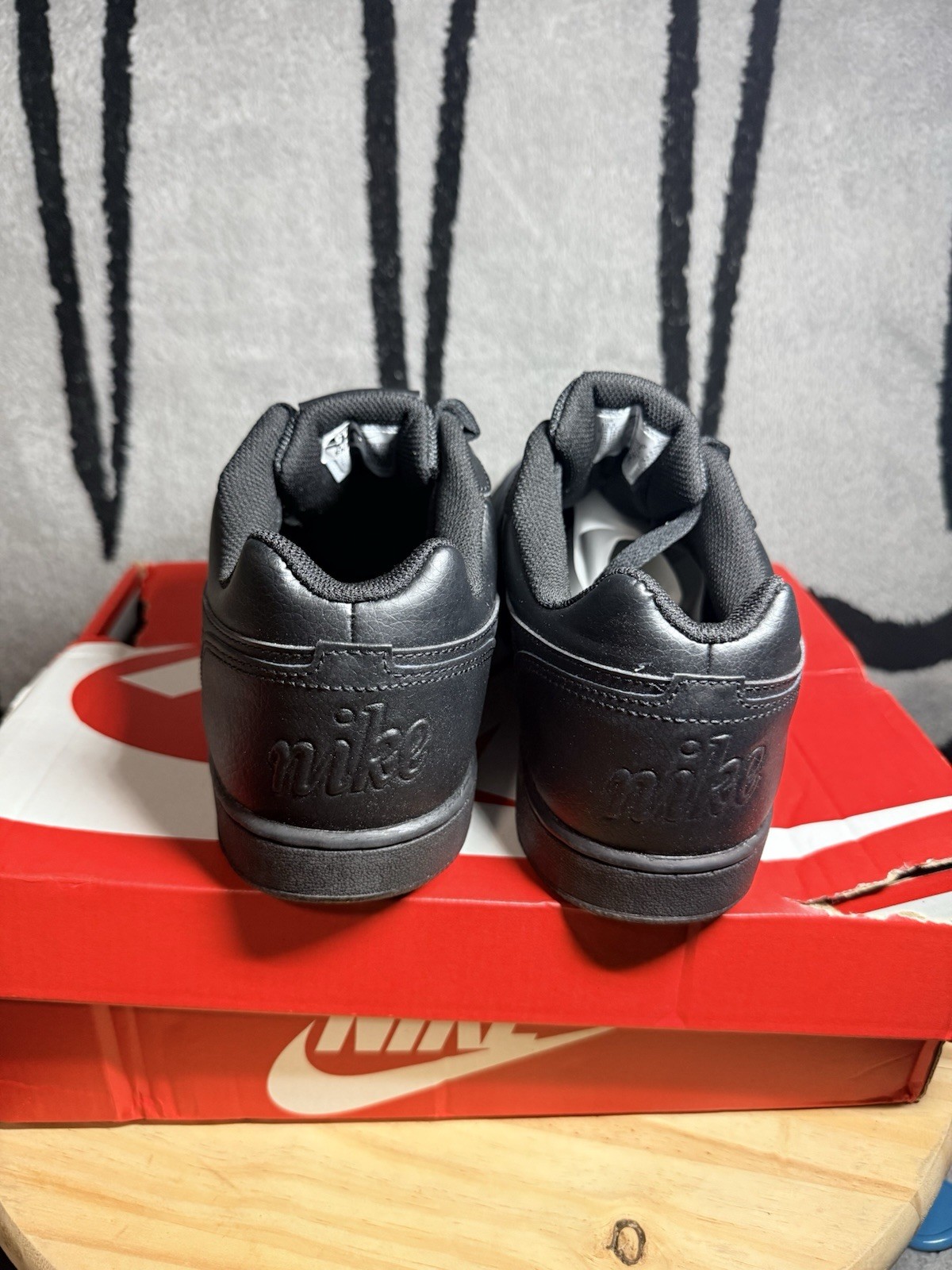 Nike Ebernon Low Men’s Low Top Lace-Up Leather Sneakers Triple Black 10.5 men
