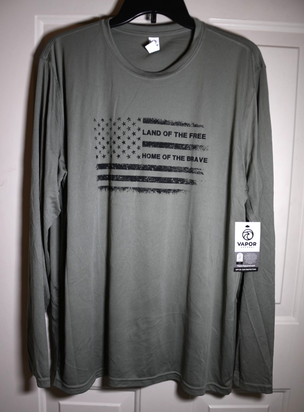 NWT Vapor Apparel Land of the Free Patriotic Men’s Large UV Long Sleeve Shirt