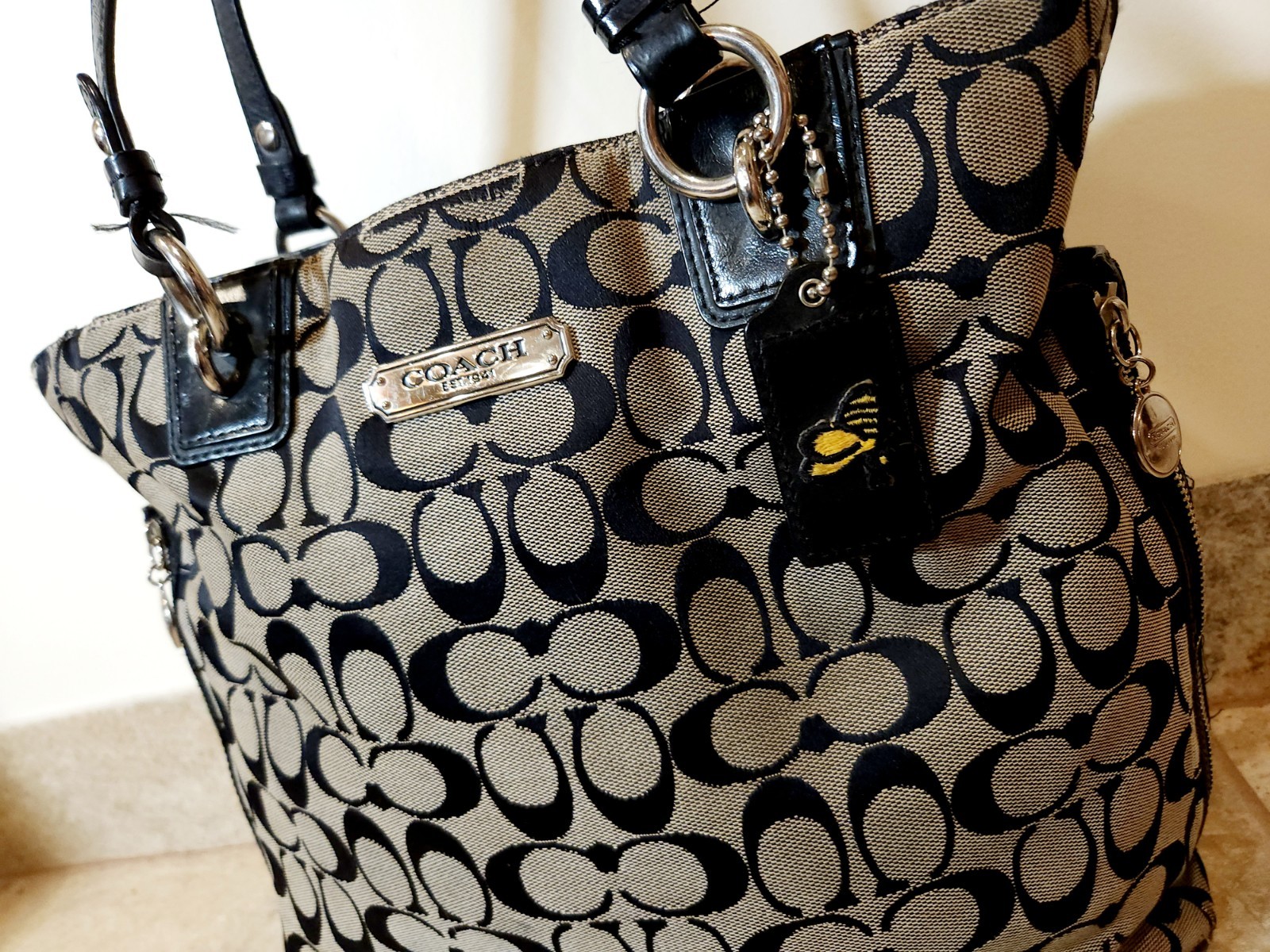 Coach | Vintage Bumblebee Beige Monogram CC Canvas Leather Handle Zip Tote Bag ✨