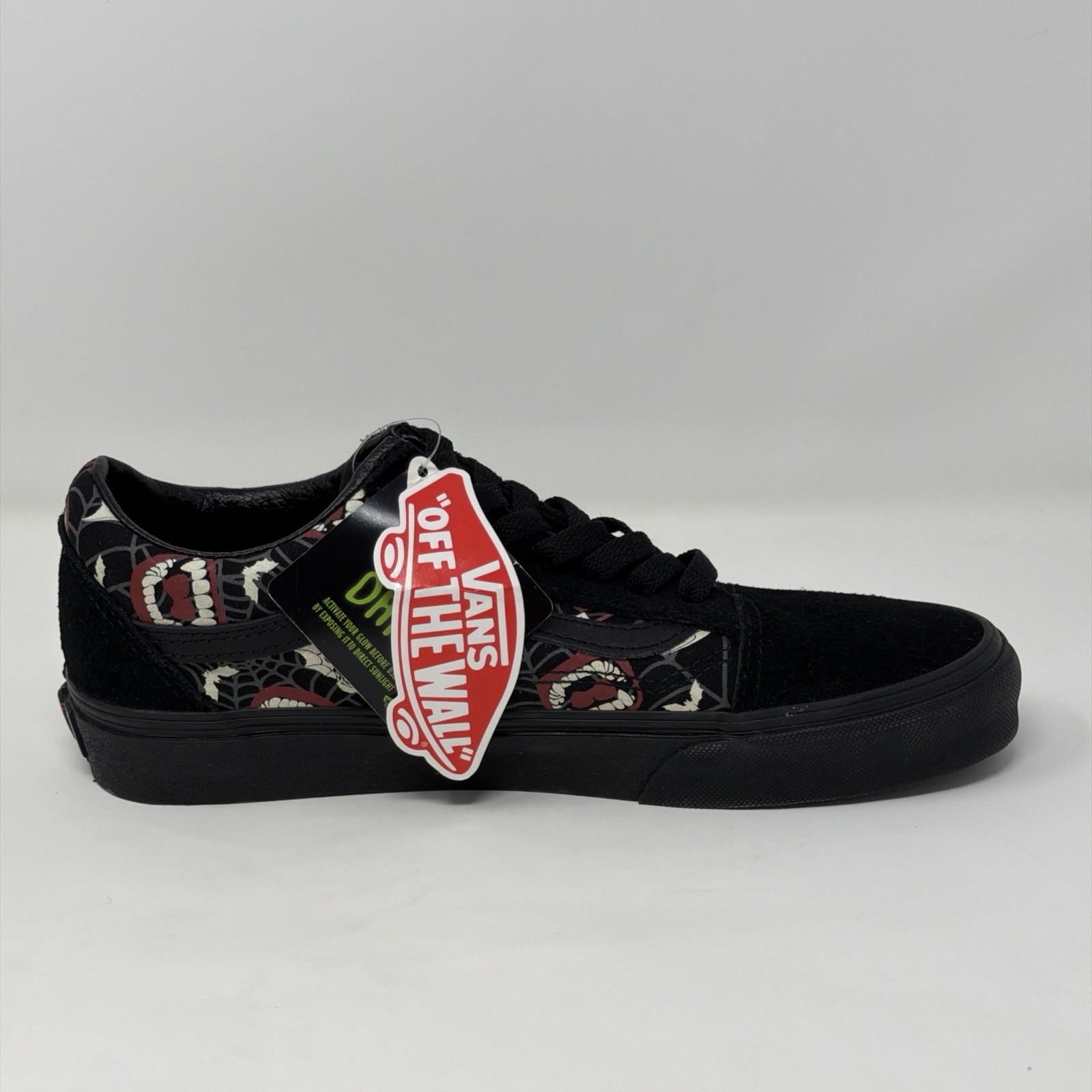 NWT Vans Old Skool Glow In The Dark Skull Vamp Men 6 Women 7.5 STORE MODEL