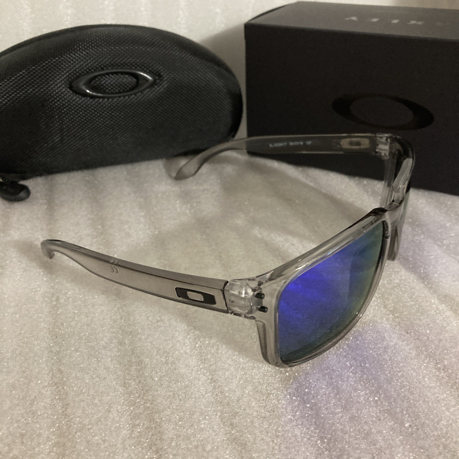 Oakley Men’s Holbrook XL Sunglasses Blue Lenses Polarized New With Case