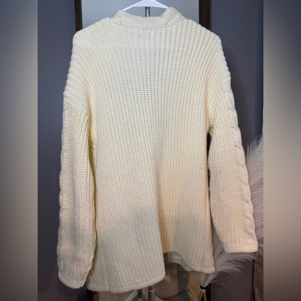 Women’s Cream Cable Knit Sweater
