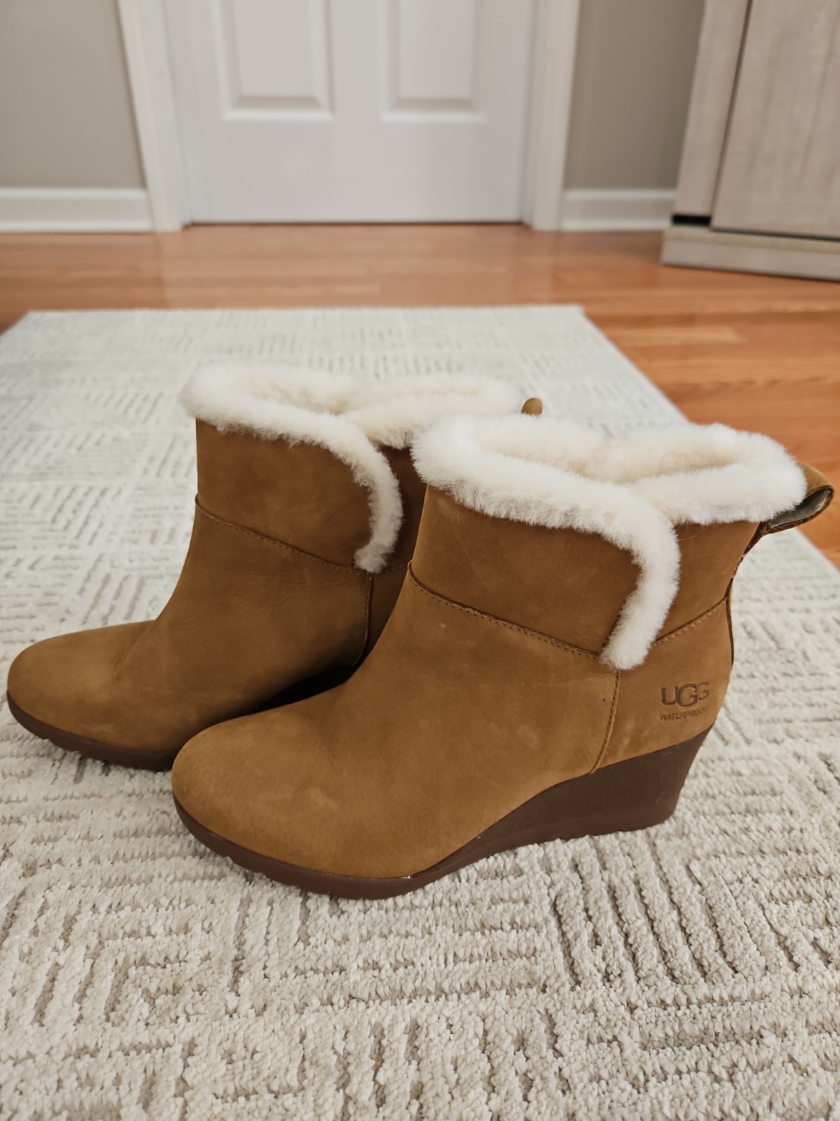 UGG SEYLINE WOMEN BOOTS SUEDE CHESTNUT US 7 Wedge Hidden Heel Brown New Sherpa