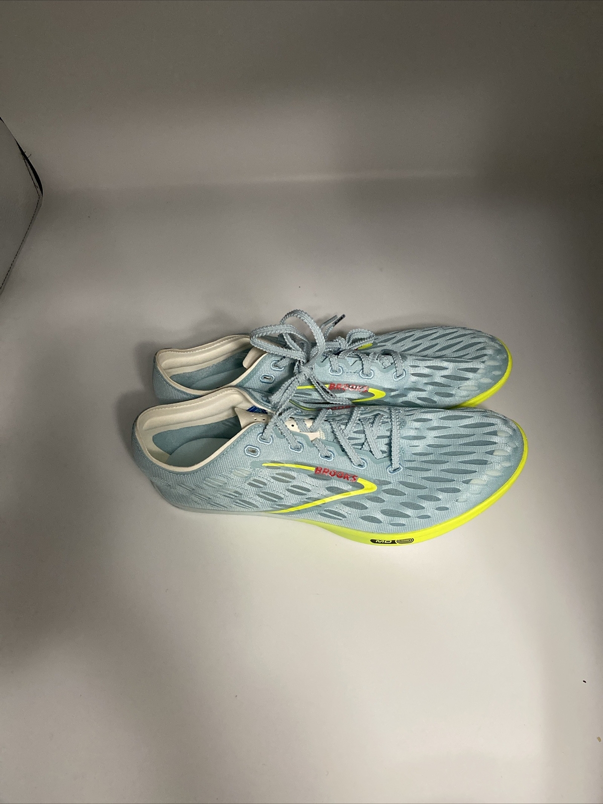 Brooks UNISEX ELMN8 V7 Running Shoe NWOB Size Varies From 9 To 13 Cleats