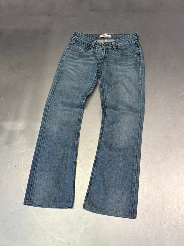 Y2K Levi’s 572 flared bootcut jeans, size 27/32, similar to 517 / 527