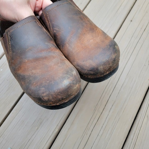 Dansko Professional Pepper Brown Oiled Leather Platform Distressed Clogs 39