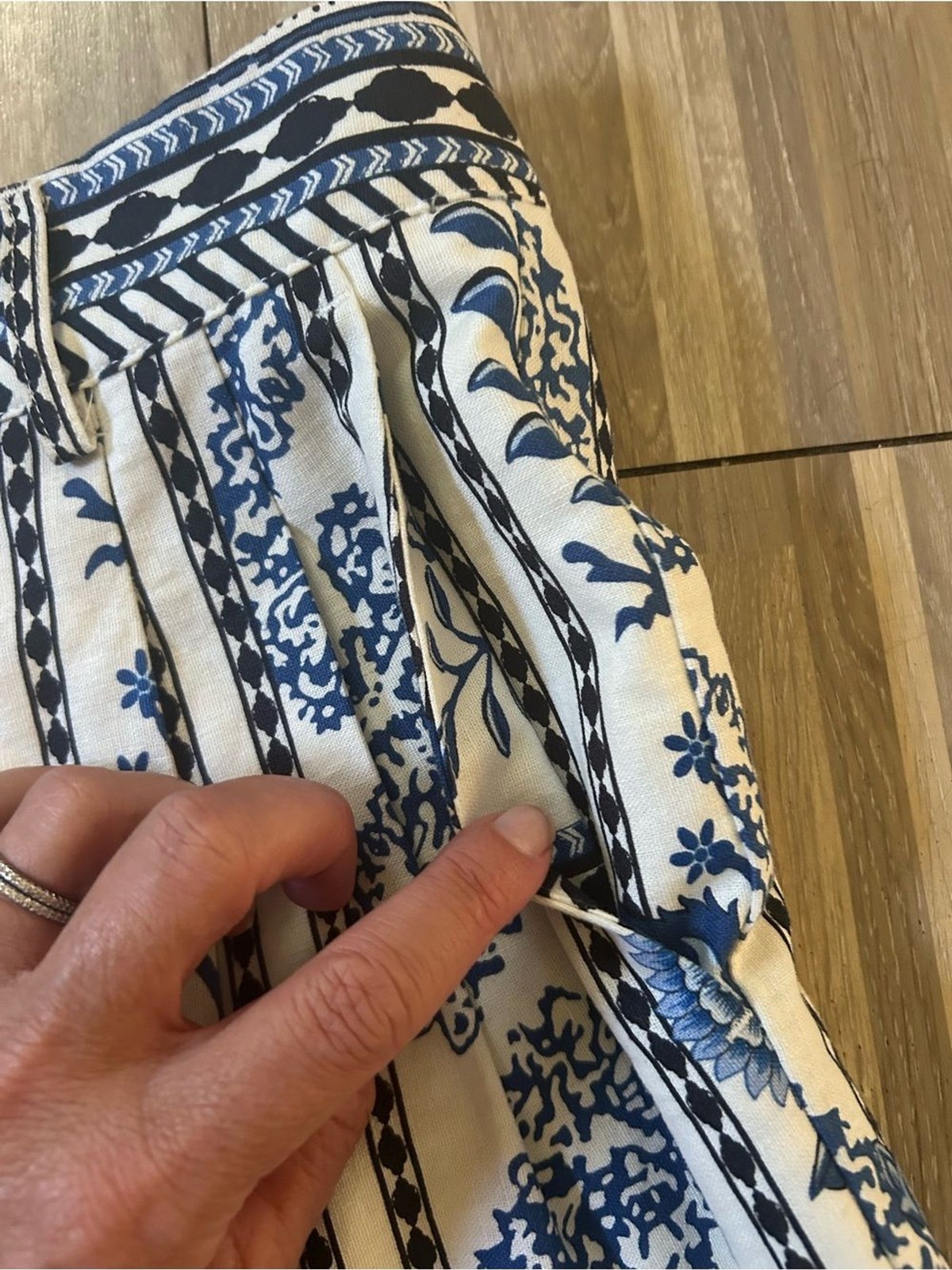 A Loves A Blue & White Floral Size 8 Linen/Cotton Blend High Rise Shorts Lined