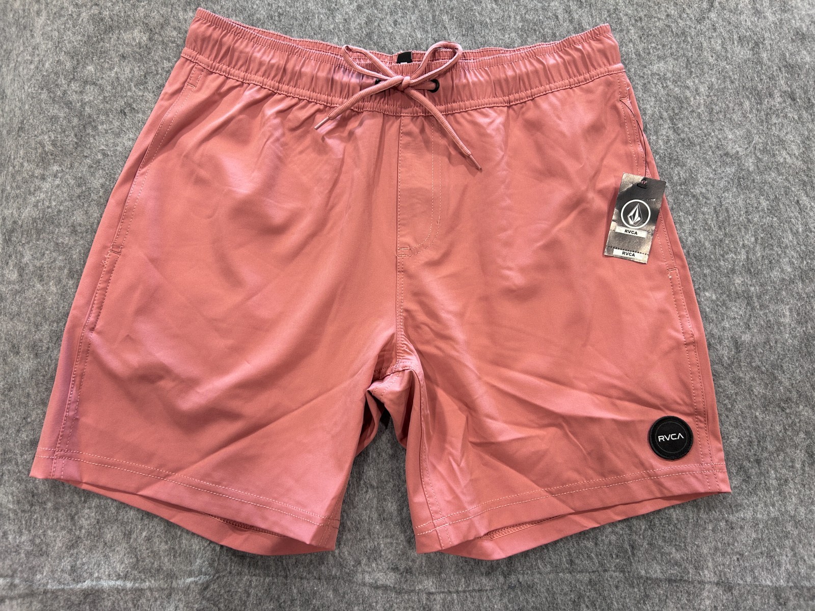 NEW – RVCA Men’s Manic Trunk 17 Shorts – Coral – Medium