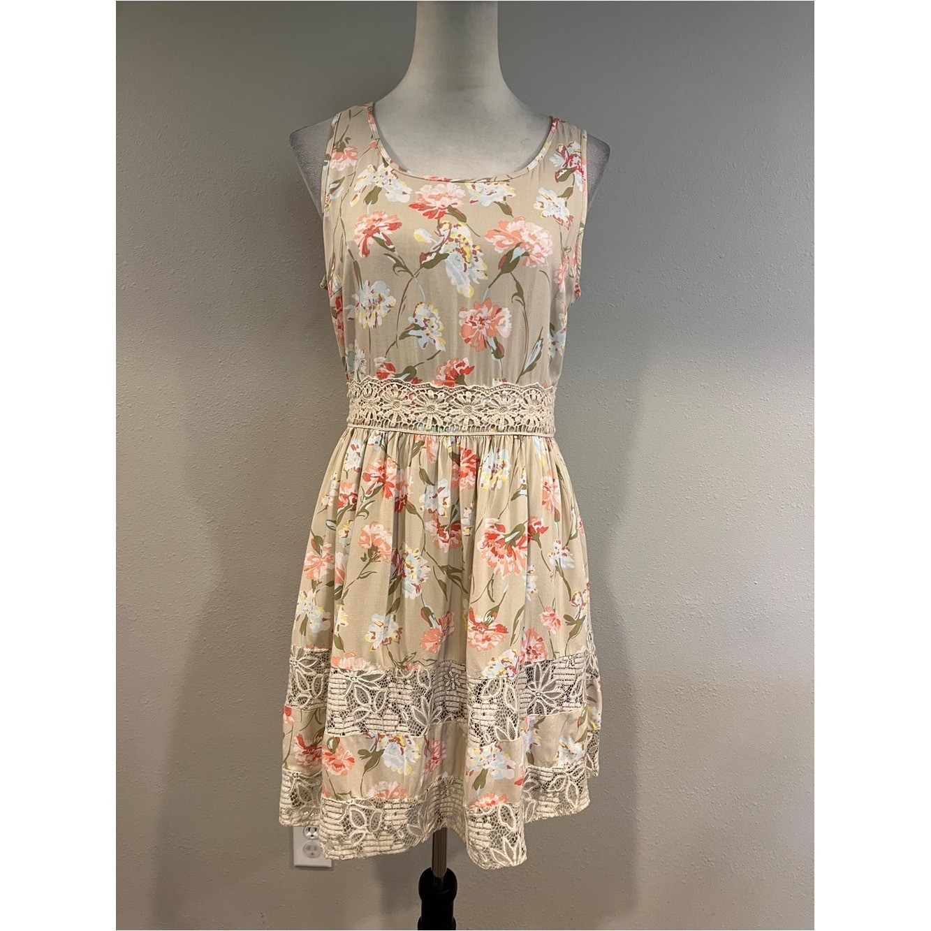 Floral Lace Sleeveless mini Dress size 10