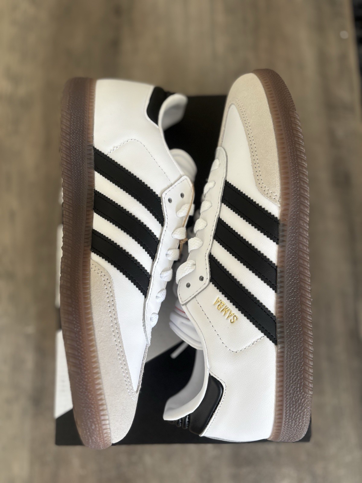 Size 9.5 – Adidas Samba Indoor Classic Cloud White Core Black Red Men IH6001 New