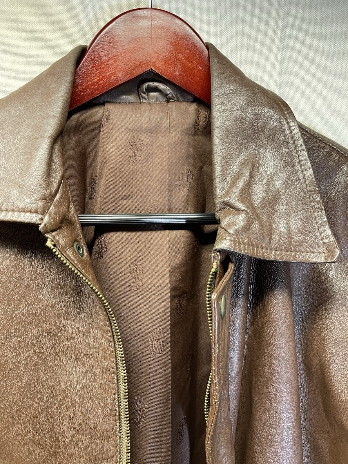 Men’s Brown Leather Jacket Full Zip Lined Spread Collar Pockets Size L 42″