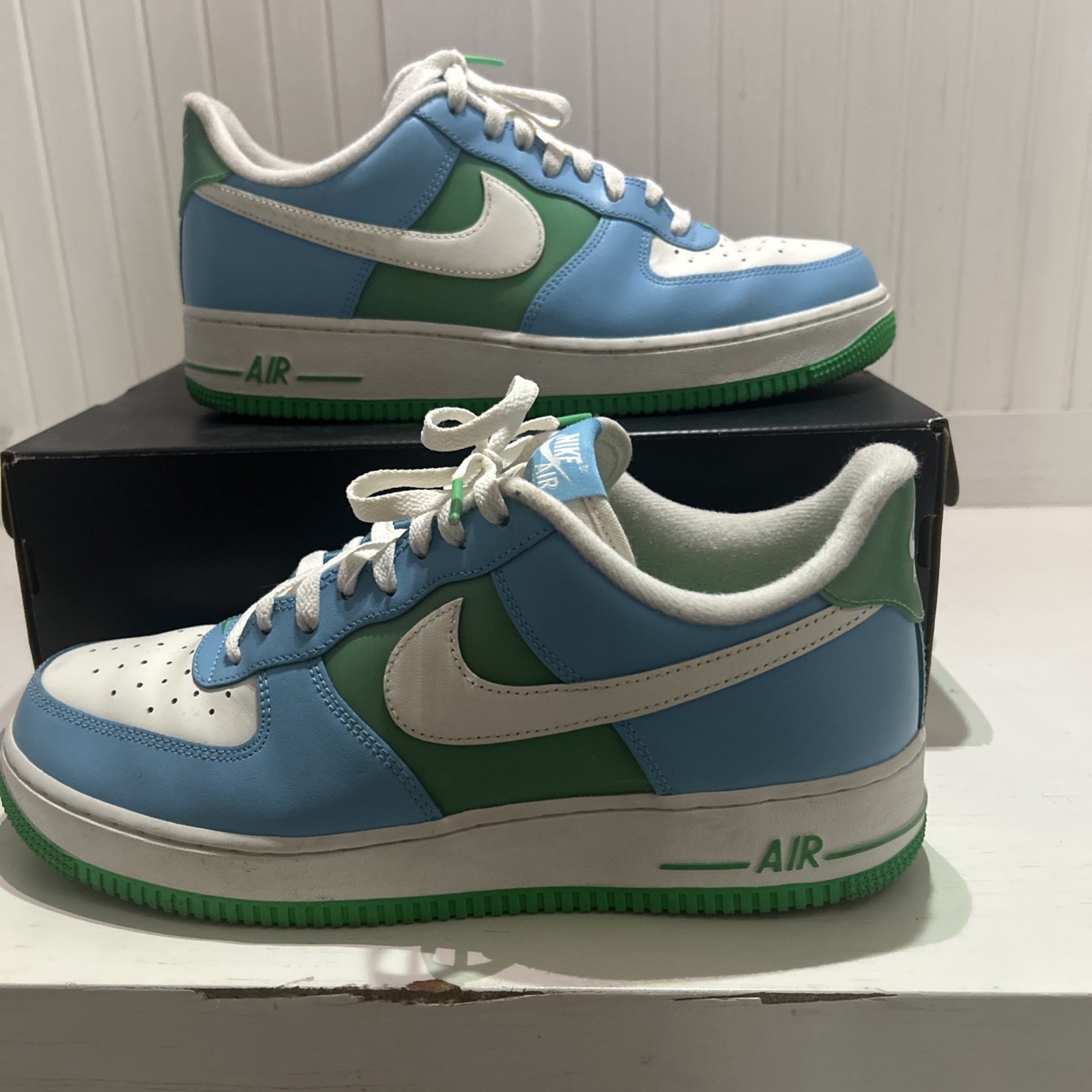 “NEW” Nike Men’s Air Force 1 ’07 Sneakers Size 11 US