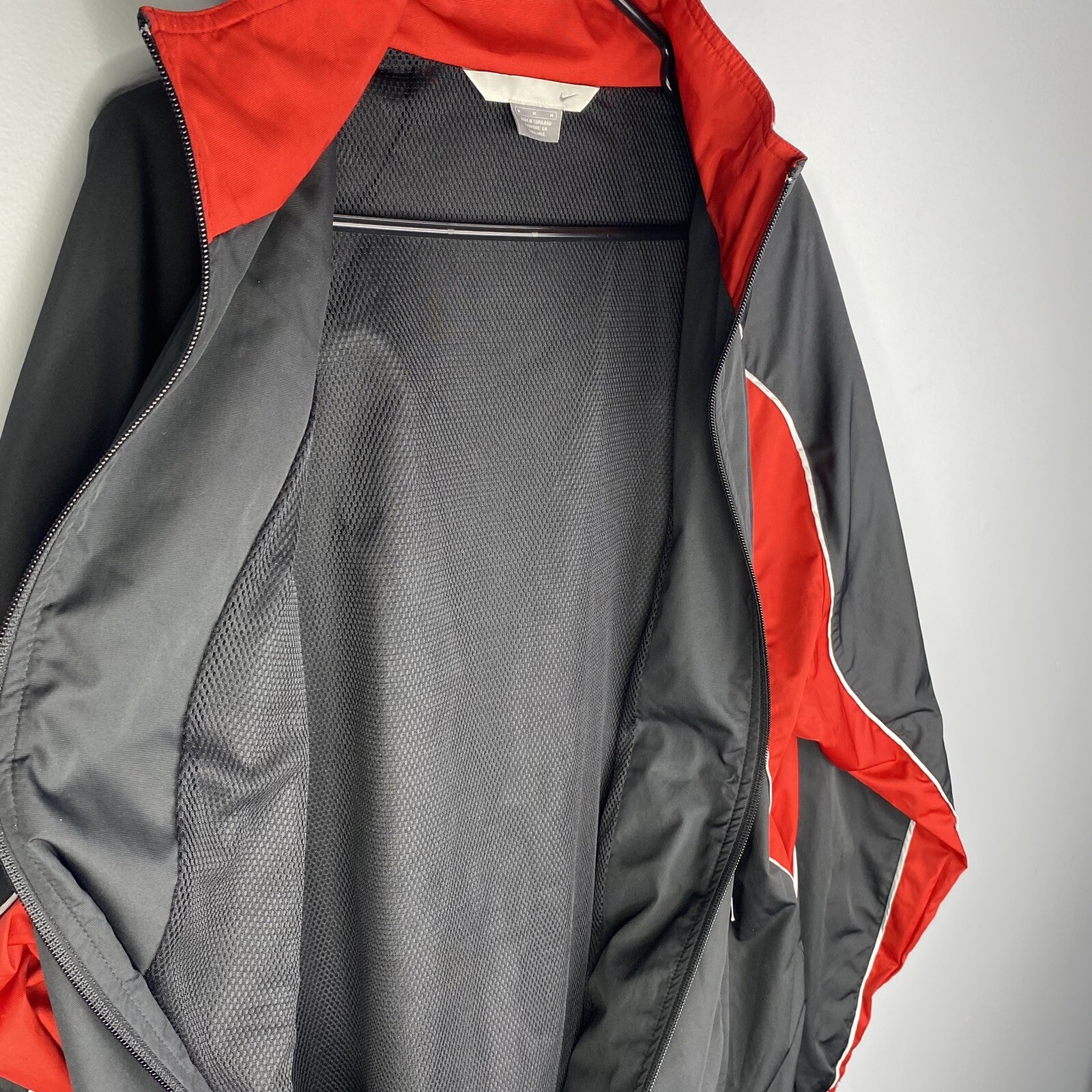 Nike Jacket Windbreaker Mens Medium Bred Black Red Full Zip Swoosh Vintage